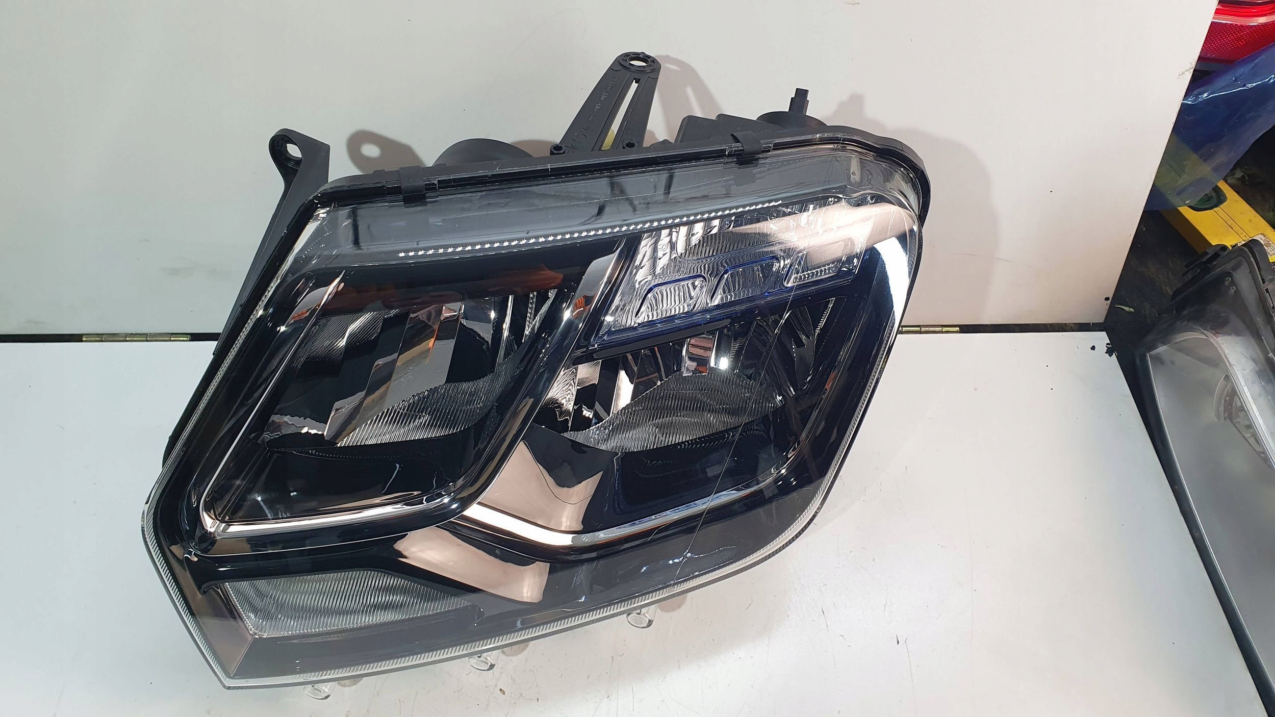 Dacia Duster 1 and Lift 13-17 right light front front reflektor €