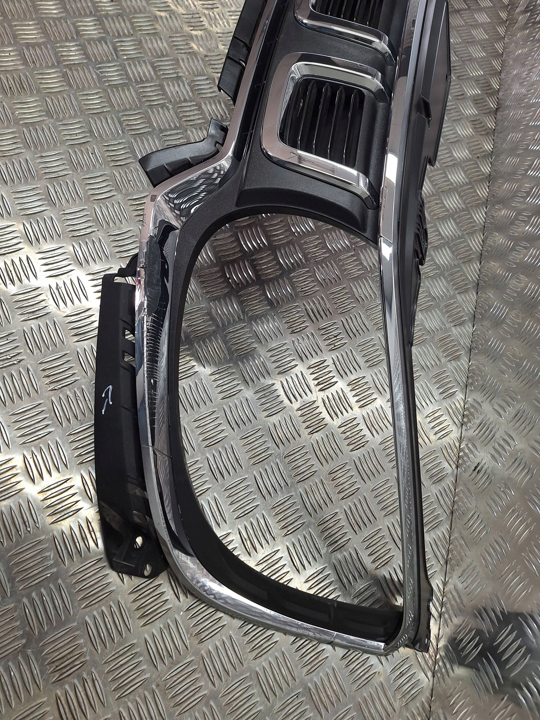 Grille SUZUKI IGNIS III LIFT 20-26 72111-73S0