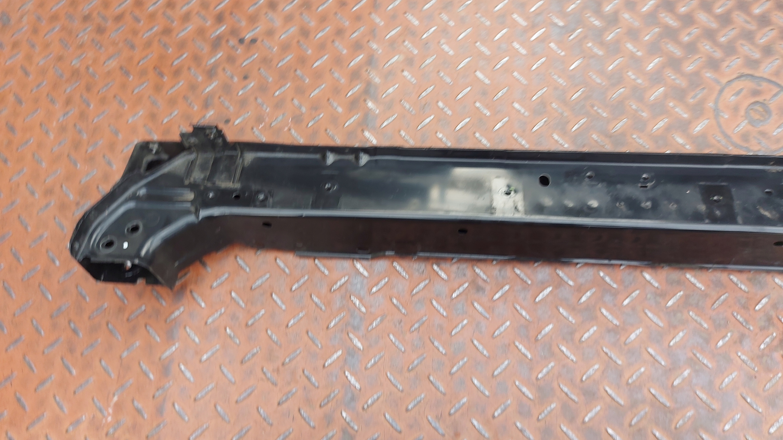 sider bar, wall console of a lock front HYUNDAI TUCSON II 15