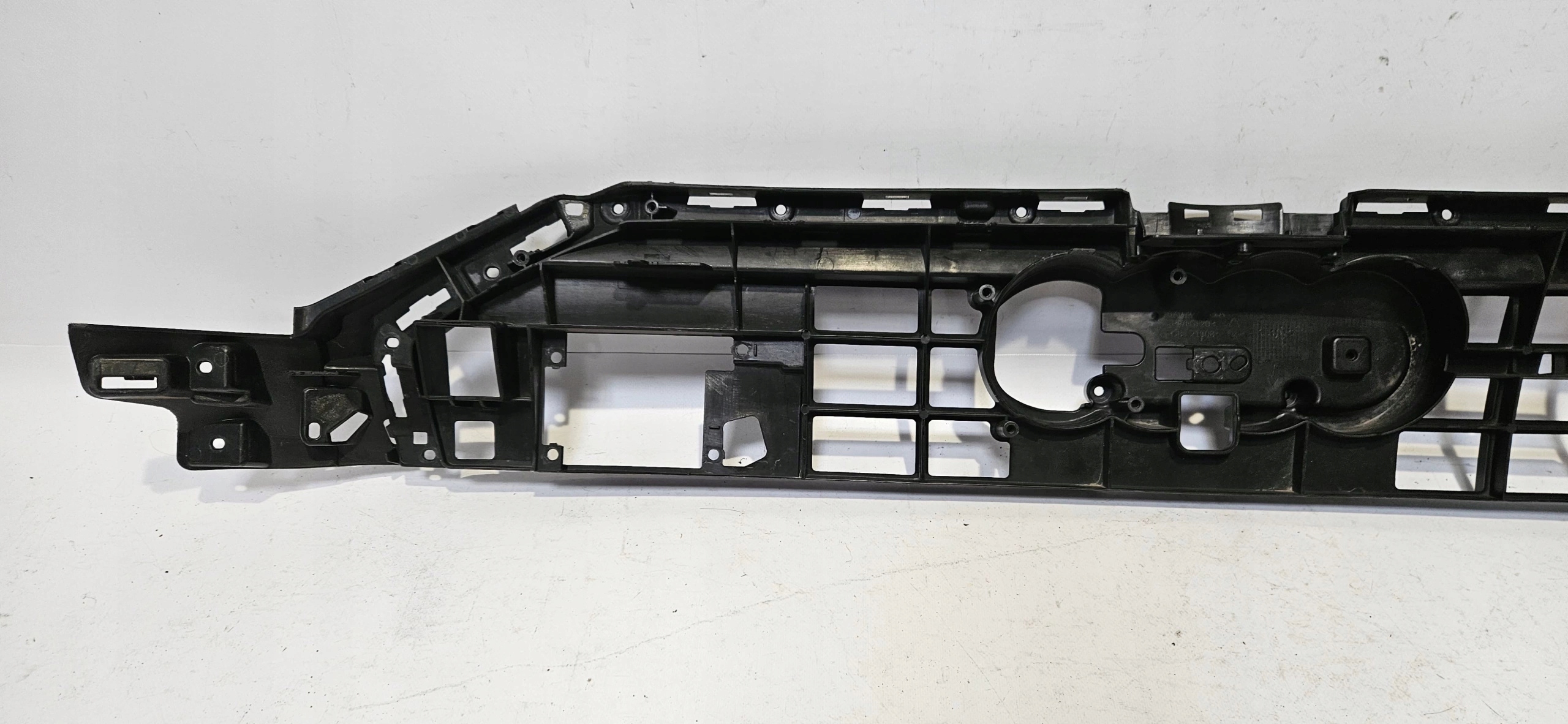 Versteifung Grill AUDI A6 C8 4K0 Original