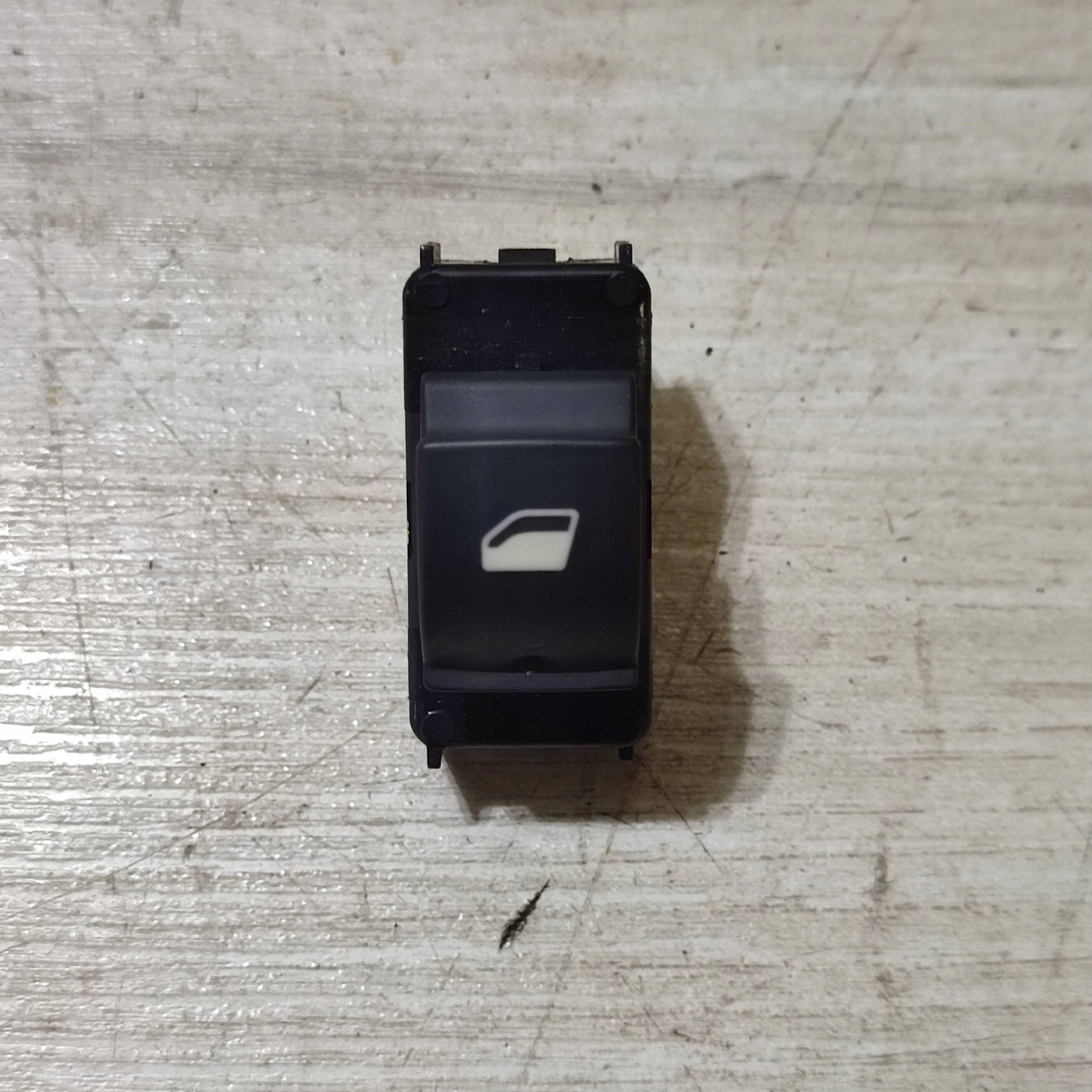 switch windows front side right Opel Corsa F