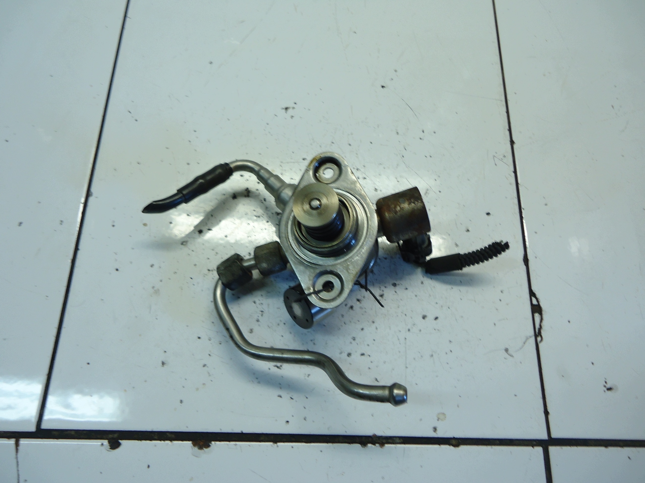 FORD FOCUS MK3 C-MAX 1.0 ECOBOOST M1DA pompa alimentazione carburante CM5G-9D376-GA