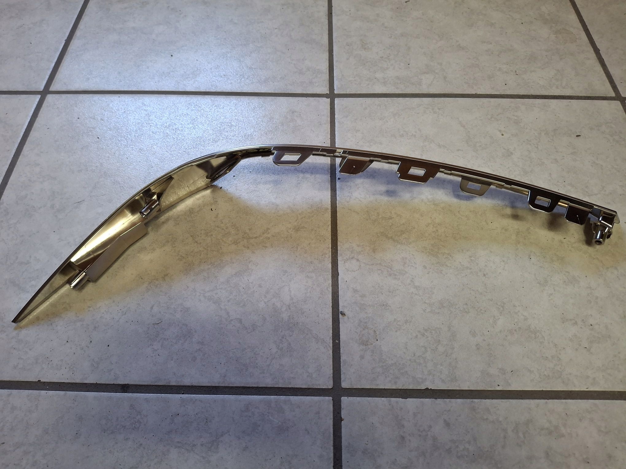 moulding CHROM for bumper rear right RENAULT SYMBIOZ 2024R->