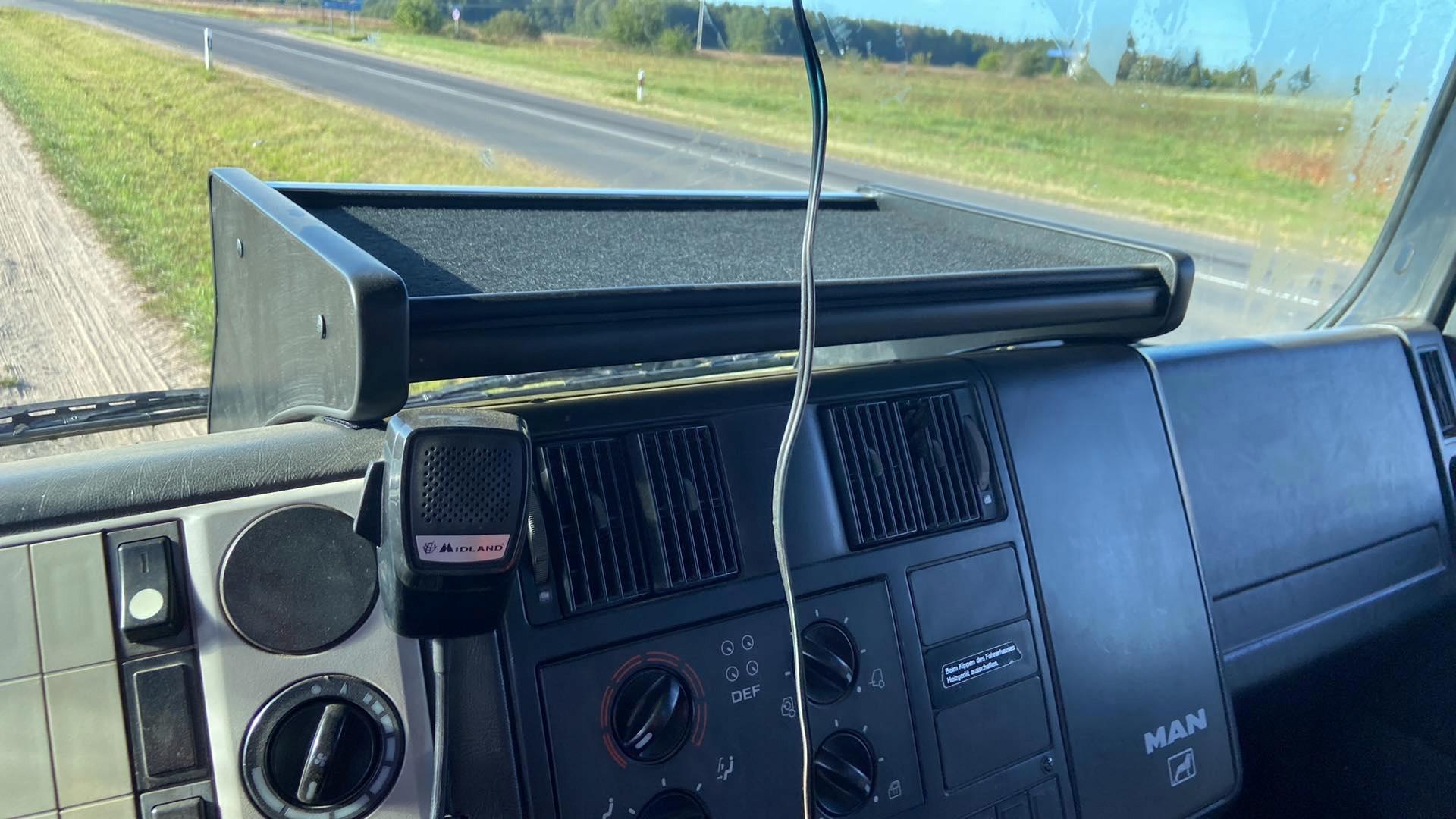 Police Stolek na kokpit Man F2000 Velur