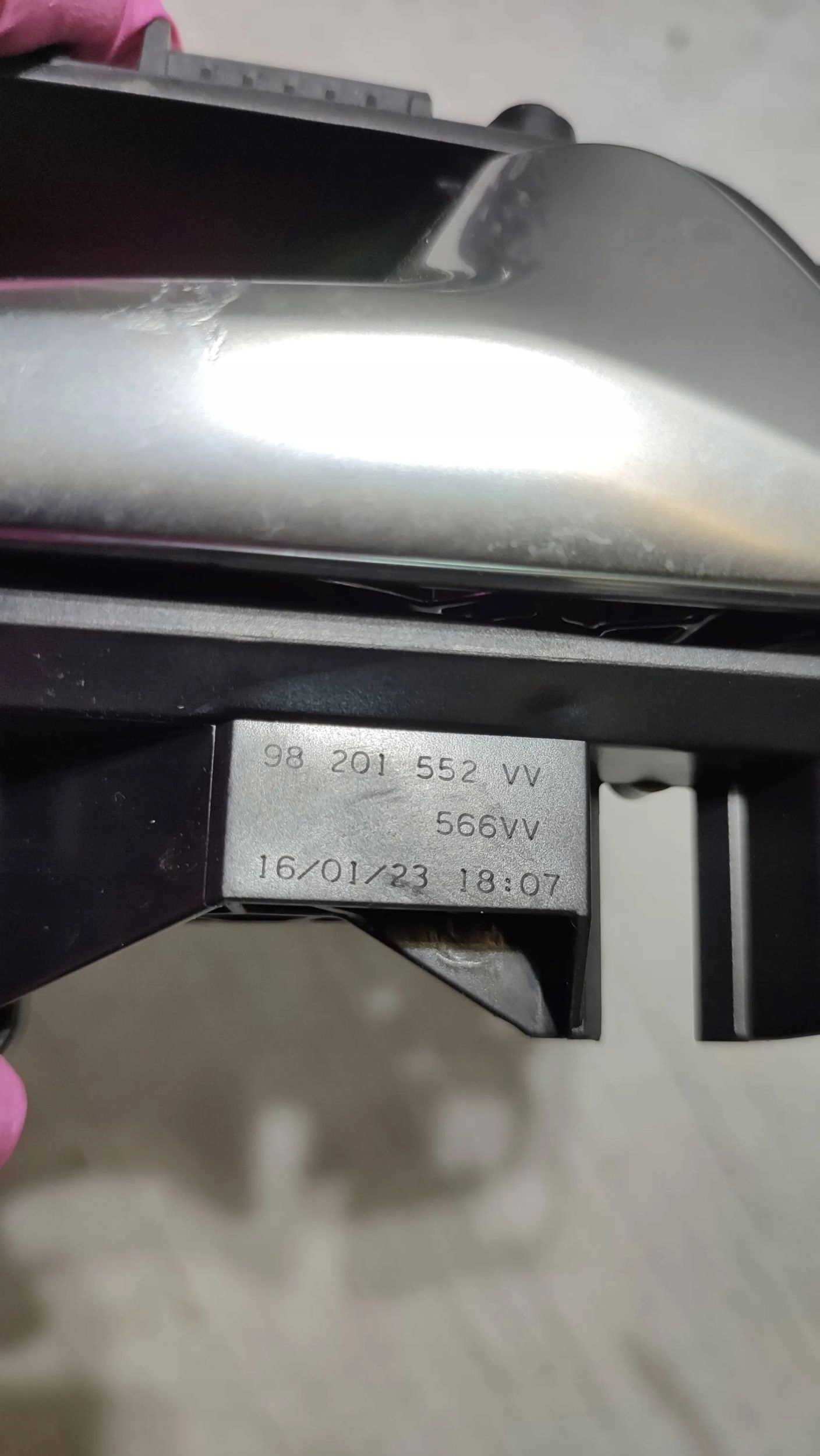 Peugeot 208 II 23r 1.2 rear part side right handle inner