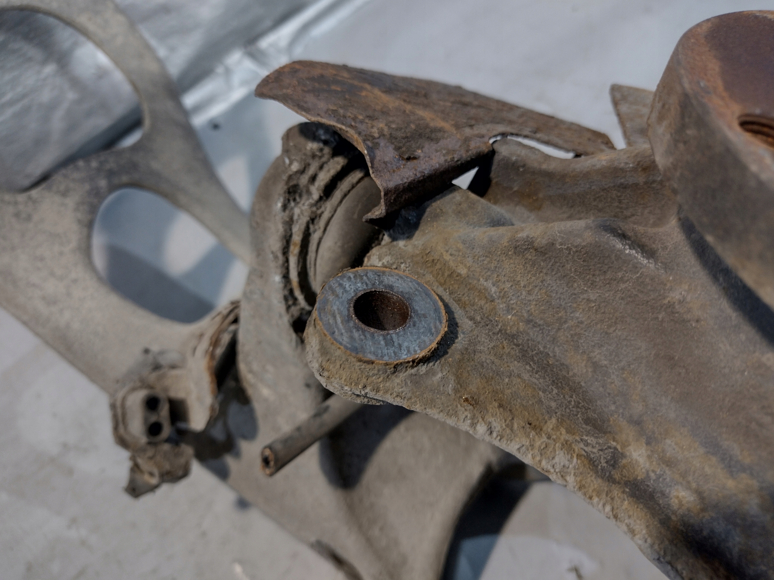 swing arm left front Peugeot 407 1,6HDI