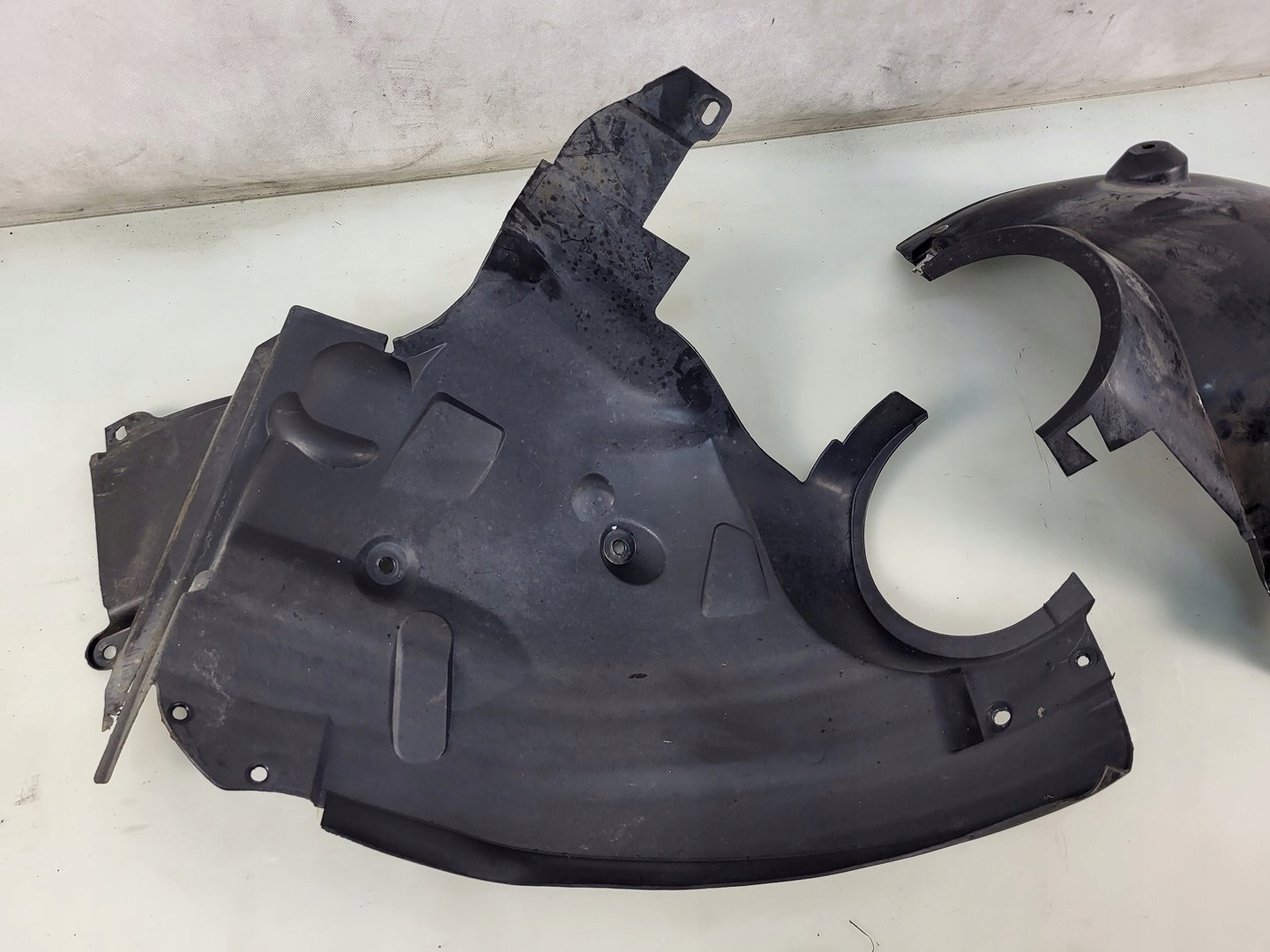 MERCEDES CLK A209 W209 C209 PAKIET AMG mudguard left front 2 CZESCI