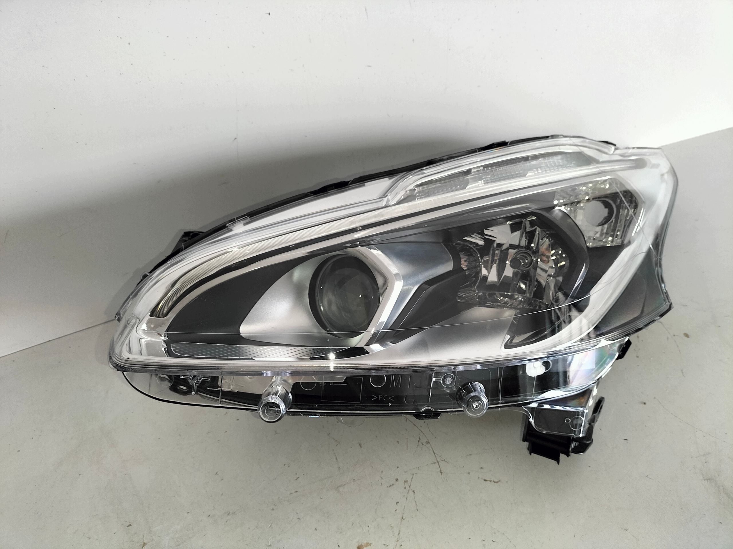 light front reflektor left PEUGEOT 208 LIFT 15-19