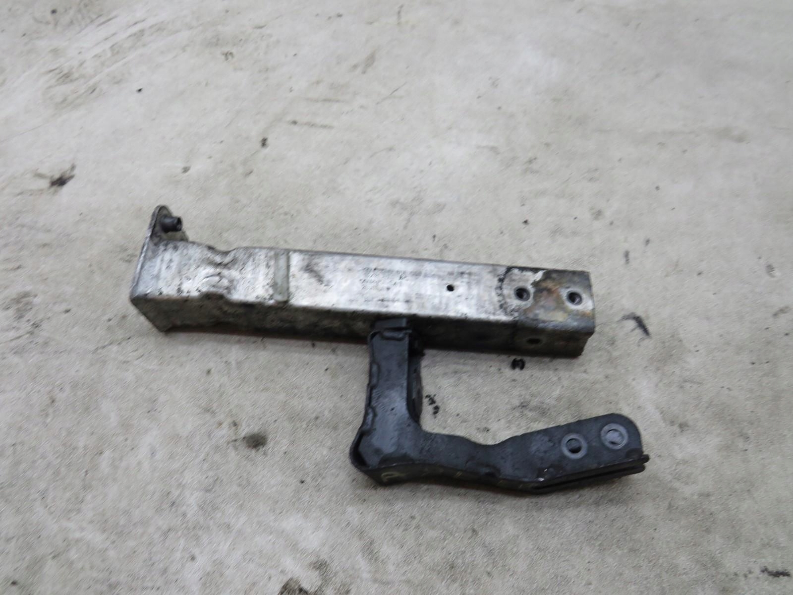 защита шасси правая Audi A8L D4 4H0806064E