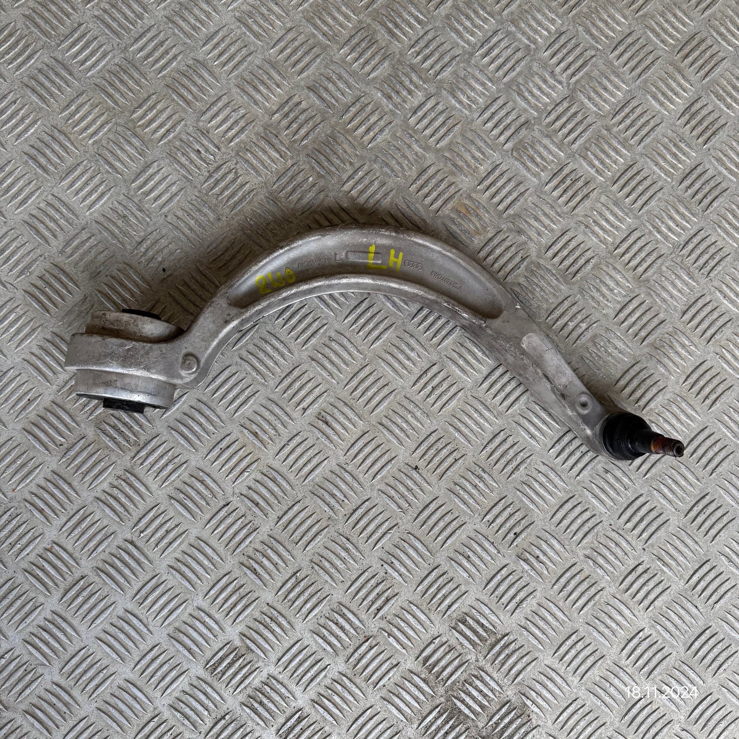 Querlenker vorne links AUDI A4 B9 8W0407695A