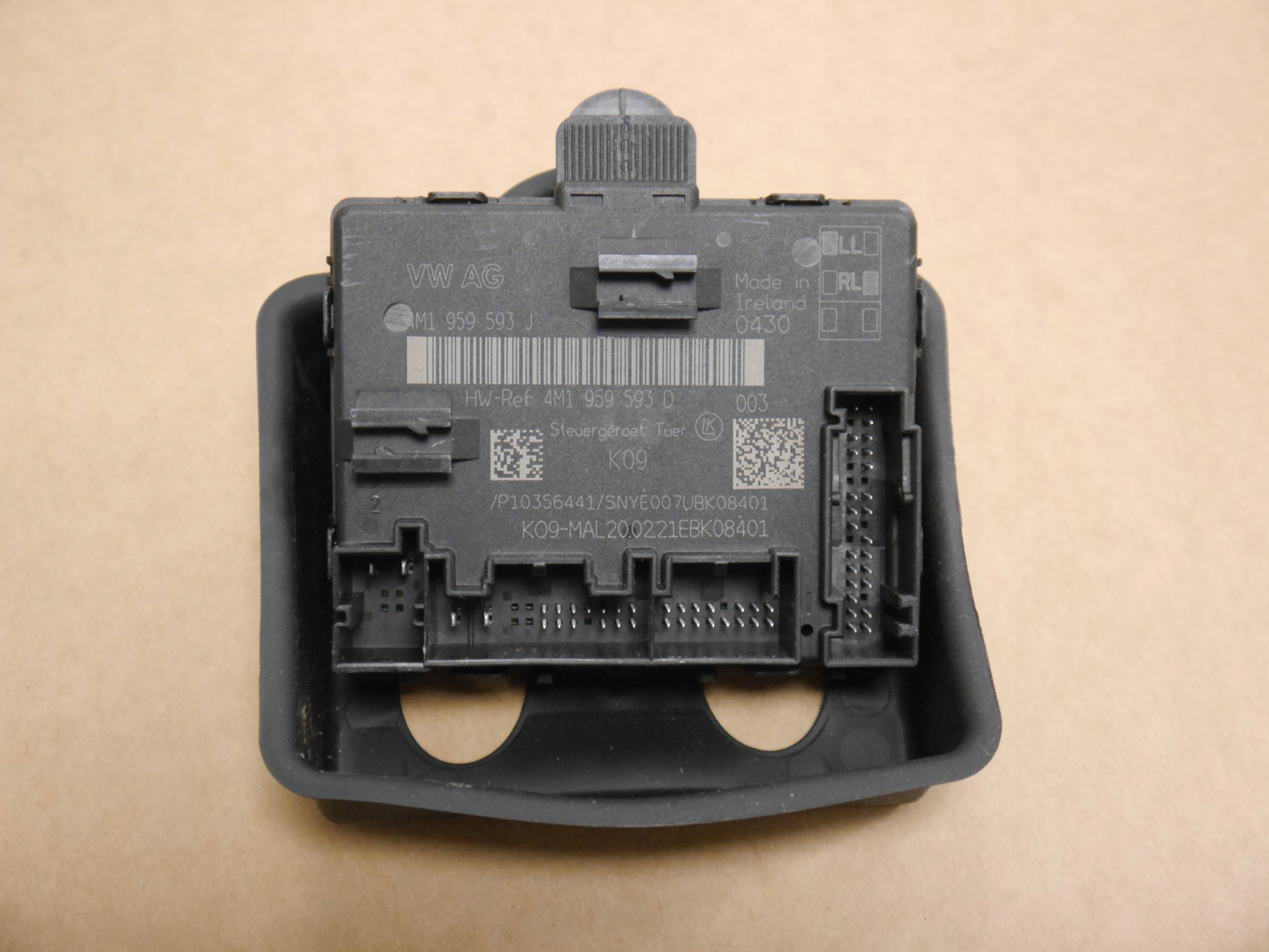 AUDI A6 C8 модуль управления передней дверью 4M1959593J