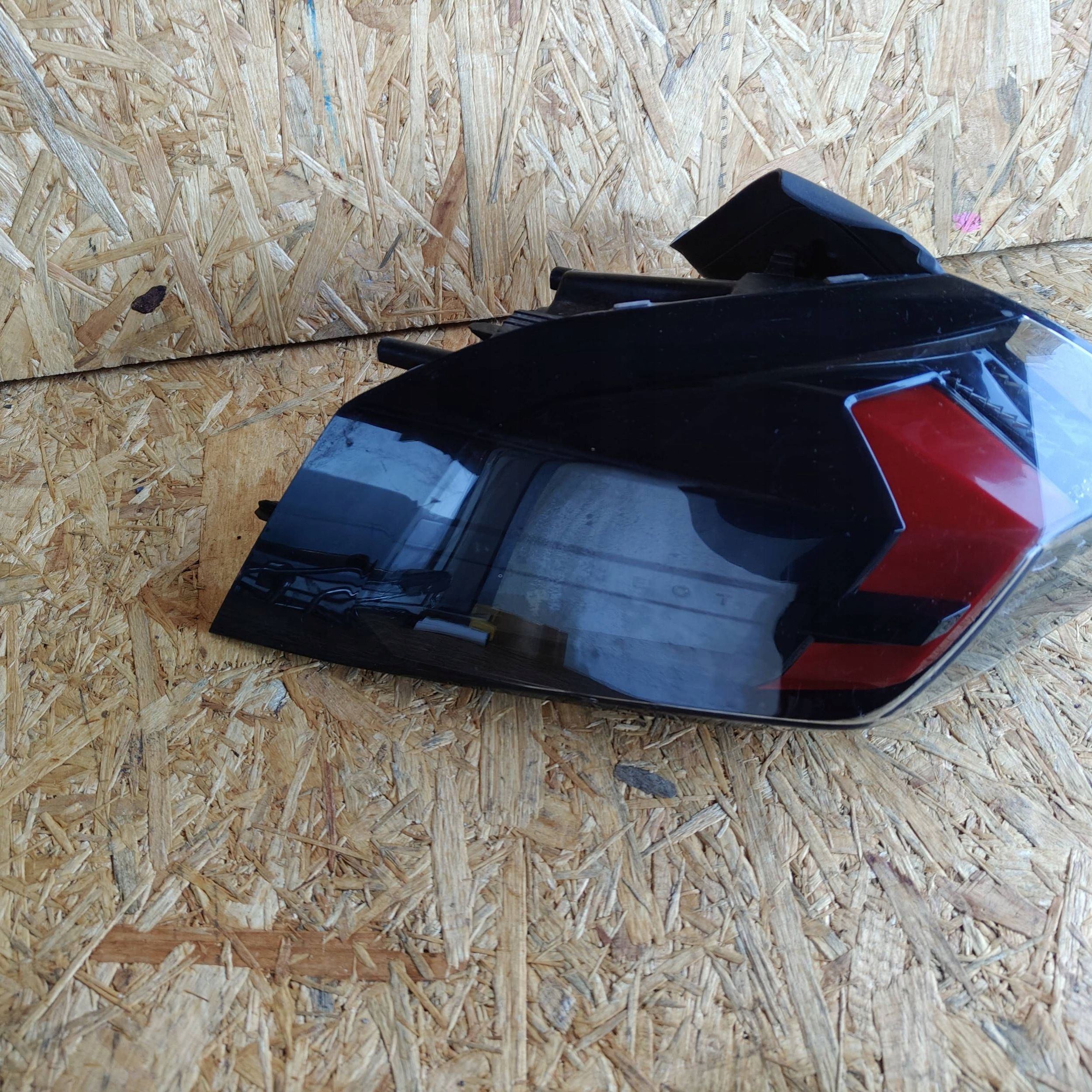 light rear rear part side left Peugeot 2008 II