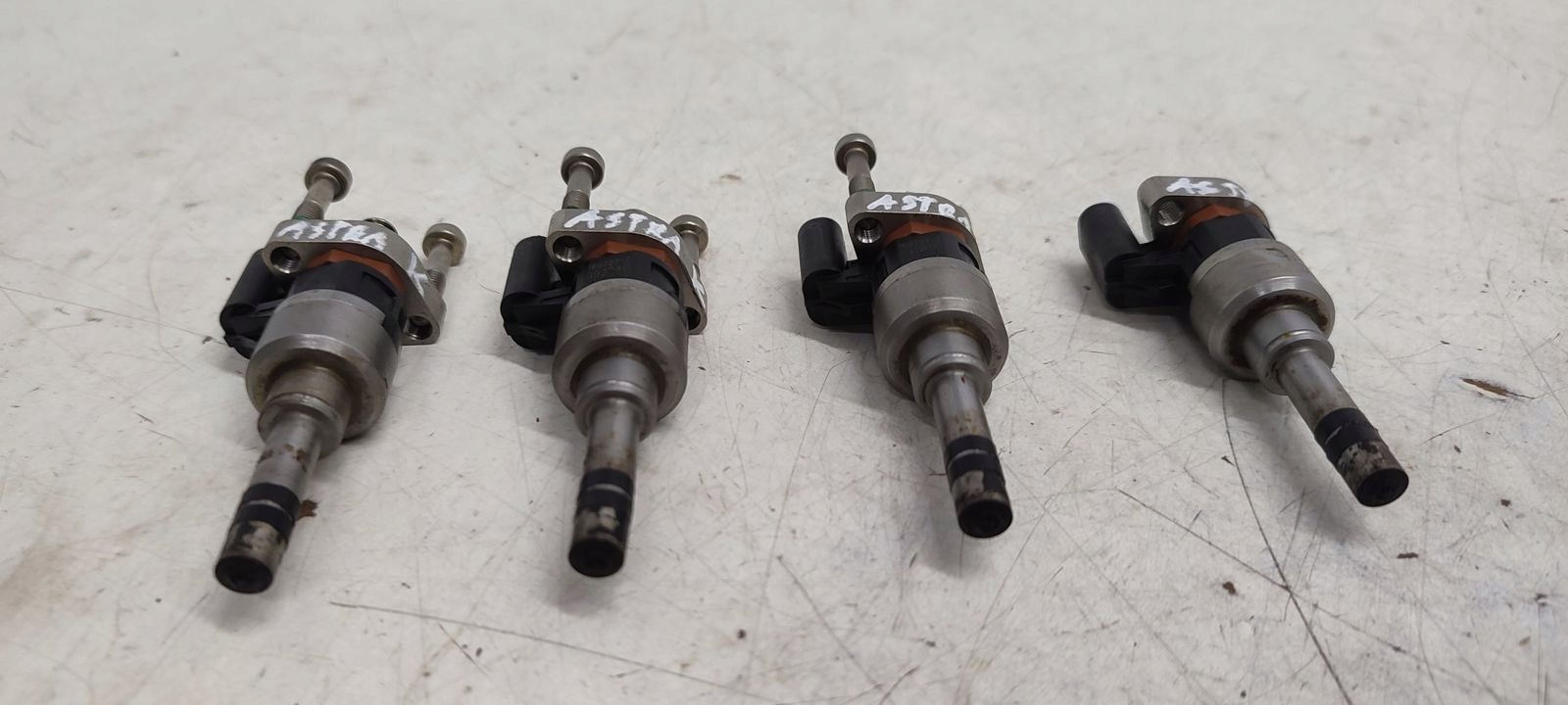 injector Opel Astra K 1,4TB B14XFT