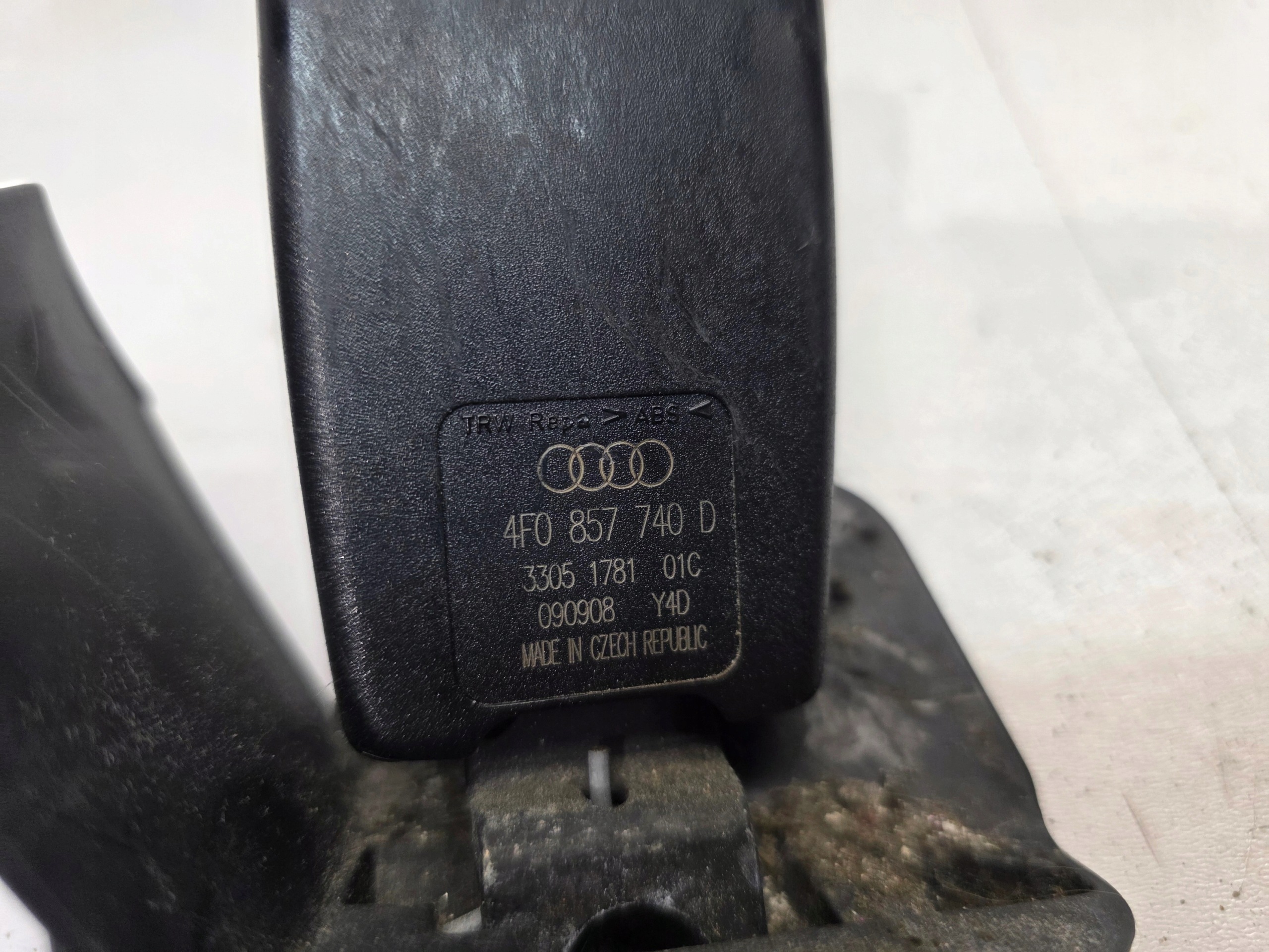 seat belt buckle rear part POJEDYNCZ AUDI A6 C6 LIFT 4F0857740D