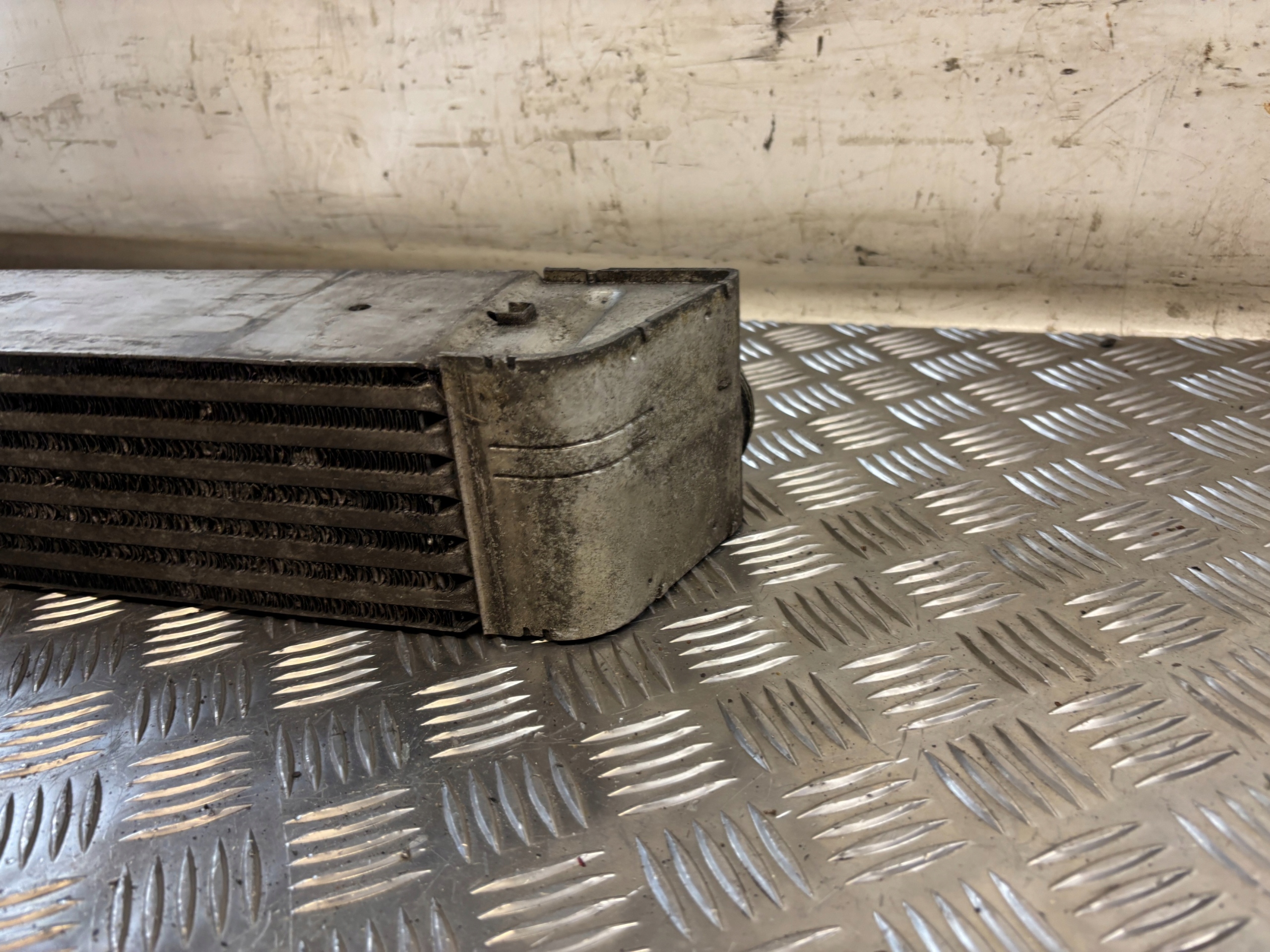 intercooler BMW E61 2.5D automat M57D25 7787446