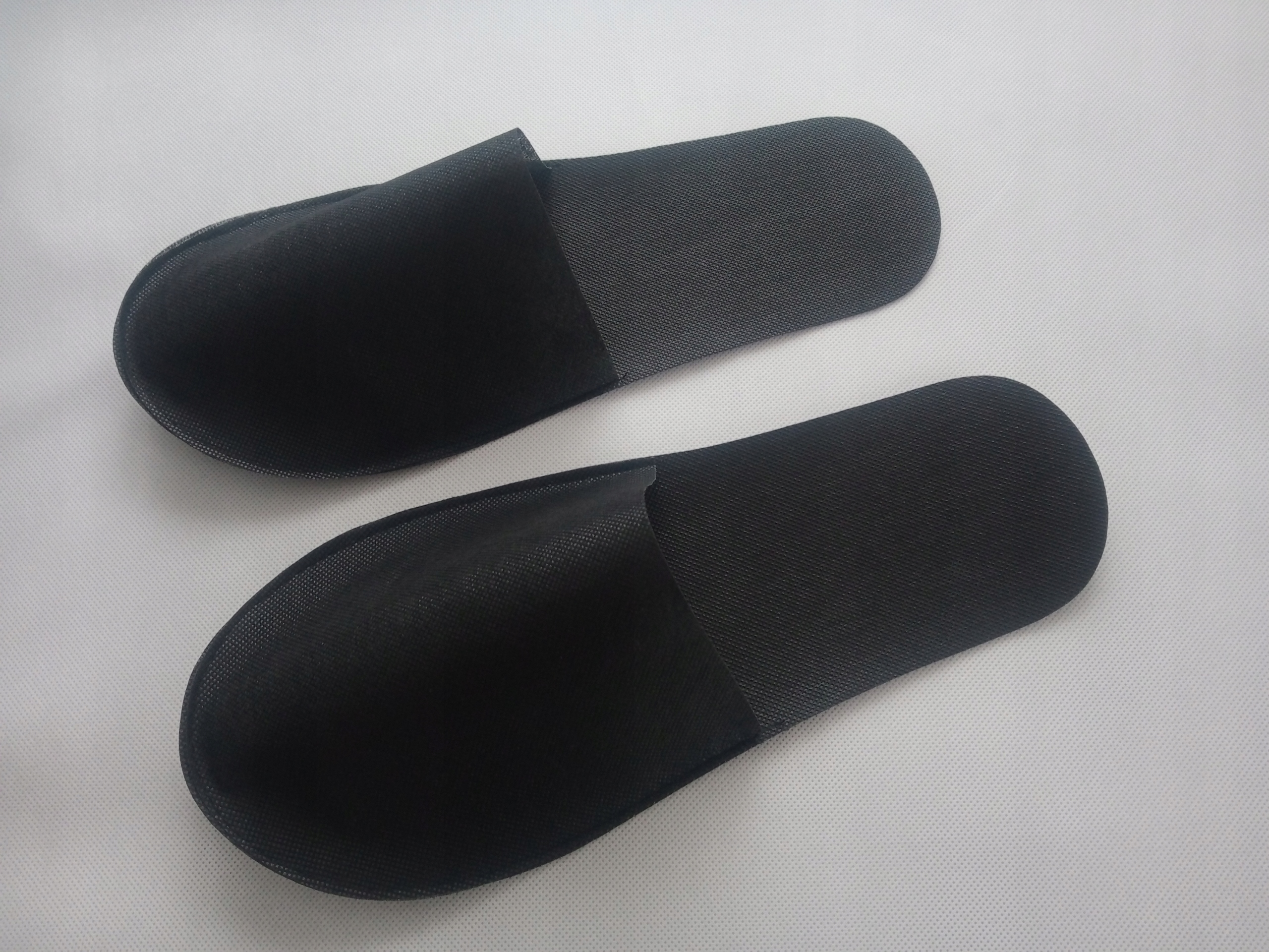 KAPCIE JEDNORAZOWE Z WŁÓKNINY 50 PAR