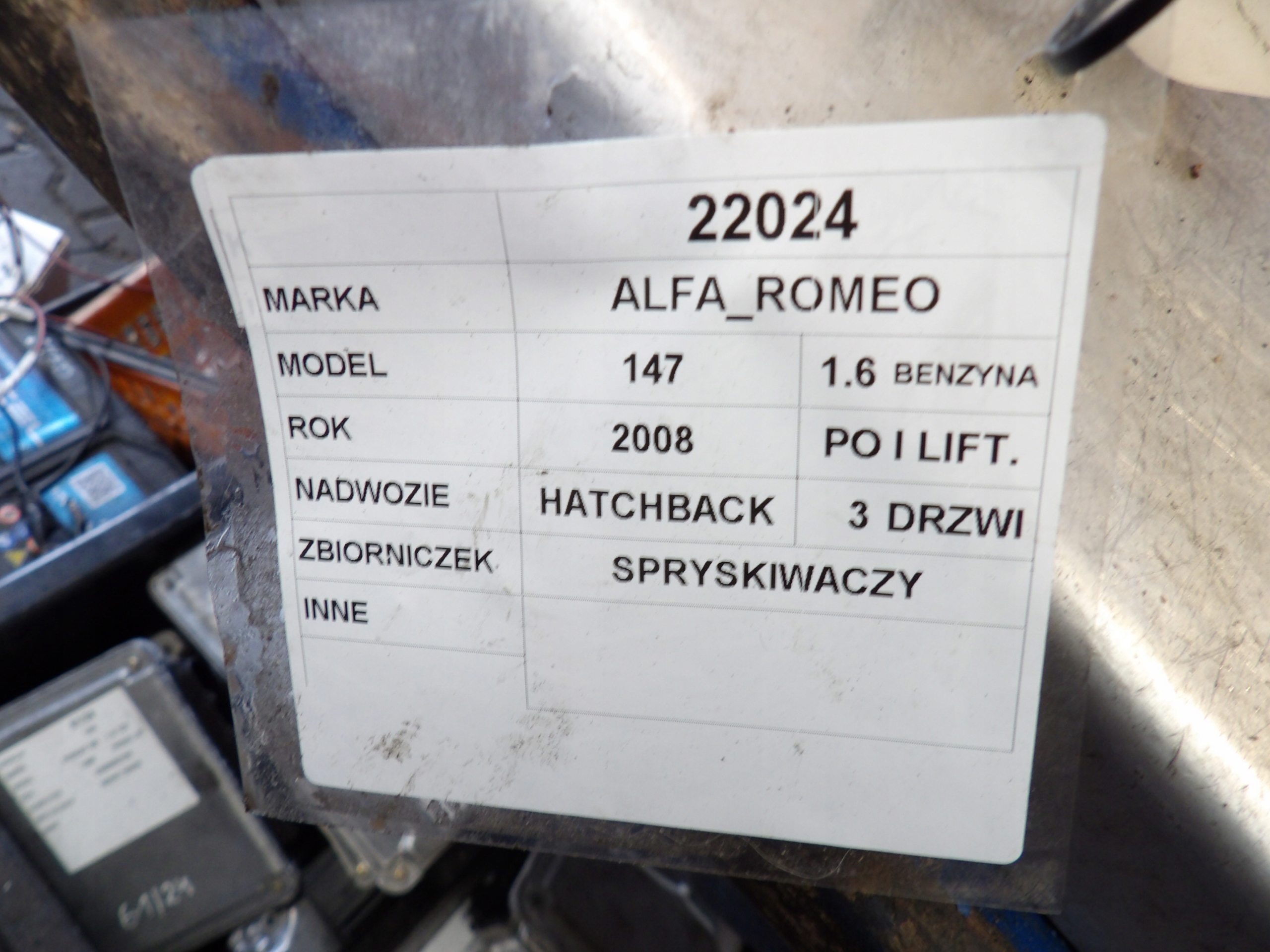 ALFA ROMEO 147 - washer fluid tank C 805