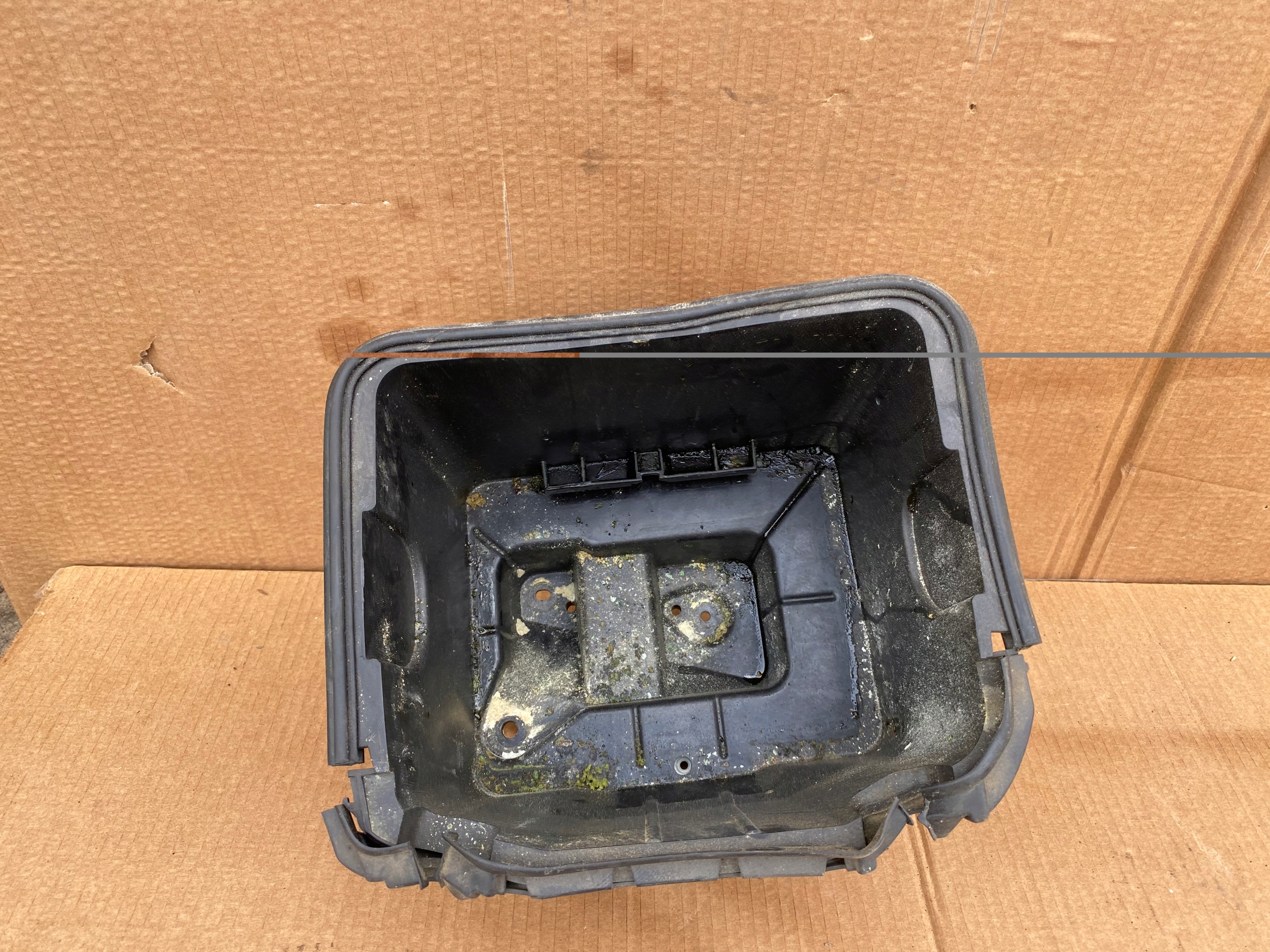 WYPELNIENIE NA AKUMULATOR FORD MUSTANG VI 2015- Numer katalogowy części FR3B-10723-AD