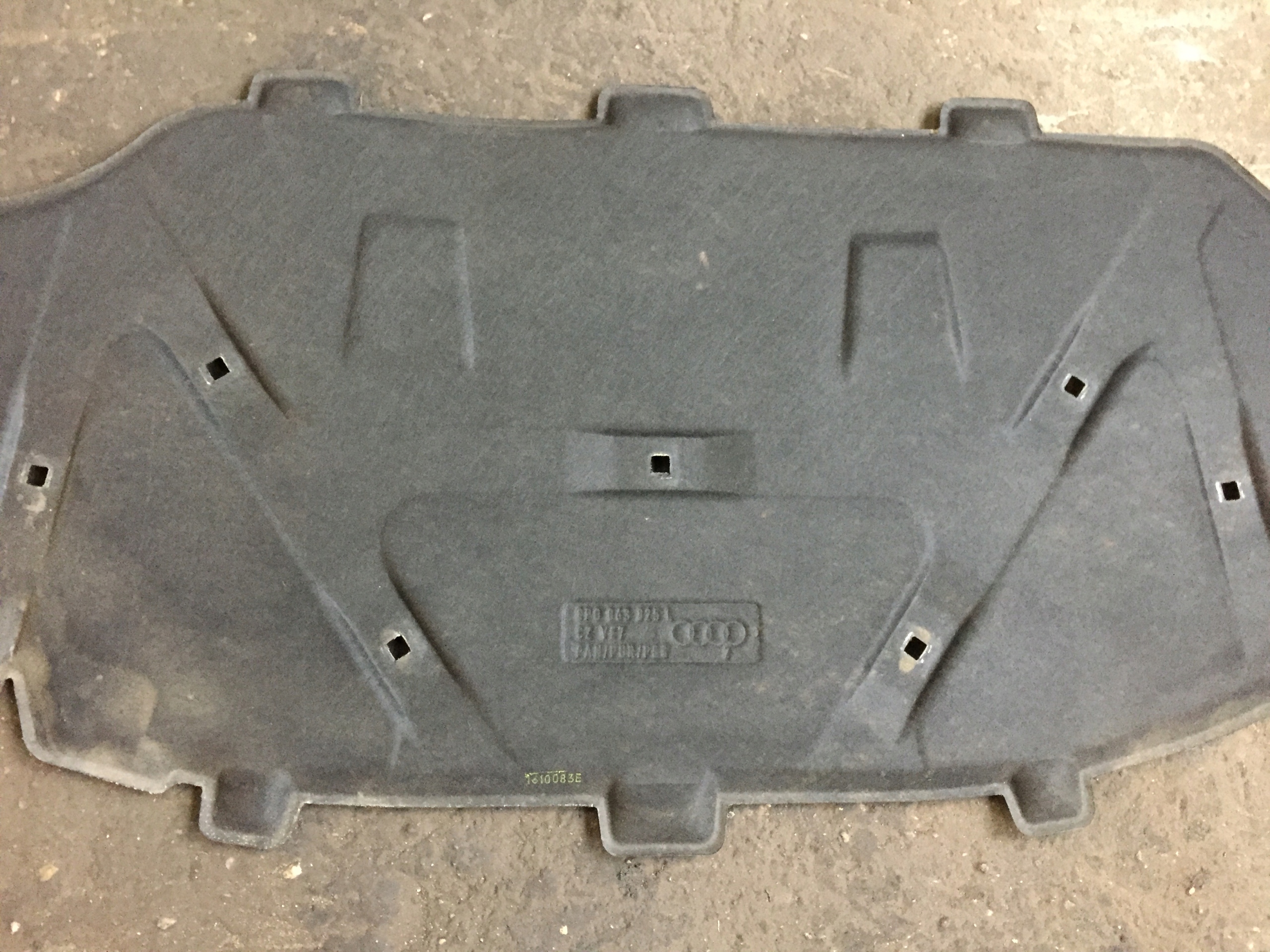 AUDI A3 8P LIFT Insonorisation du capot 8P0863825L