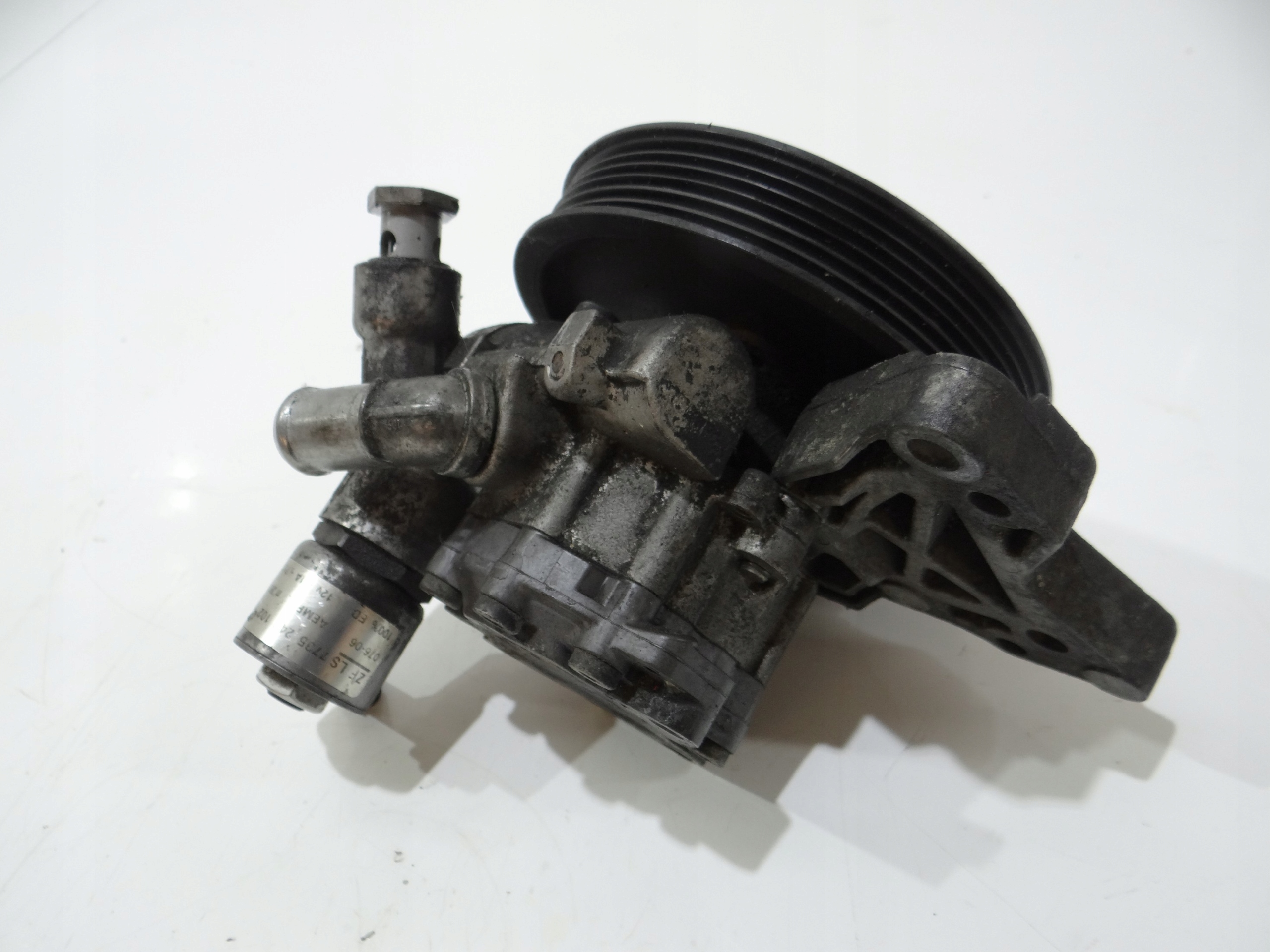 Pompe direction assistée BMW 5 E60 E61 M54 7735242