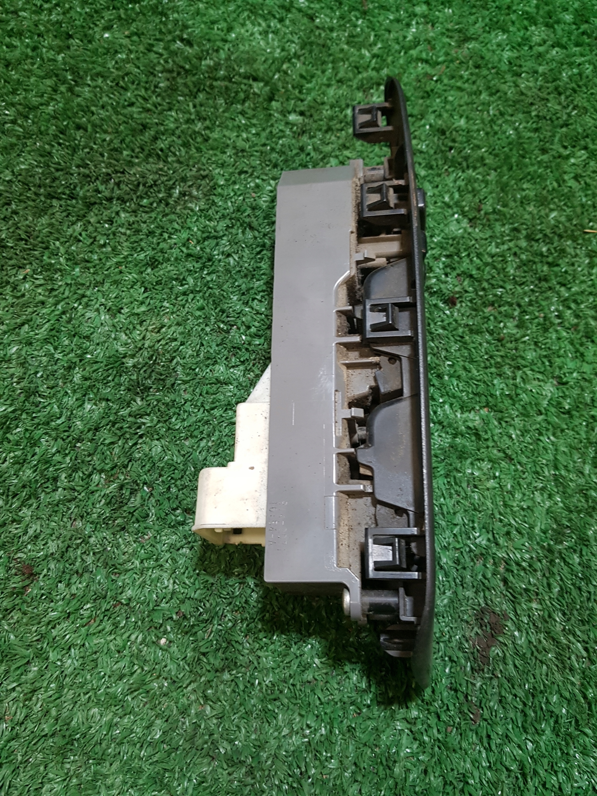 control panel of the window driver´s TOYOTA AURIS