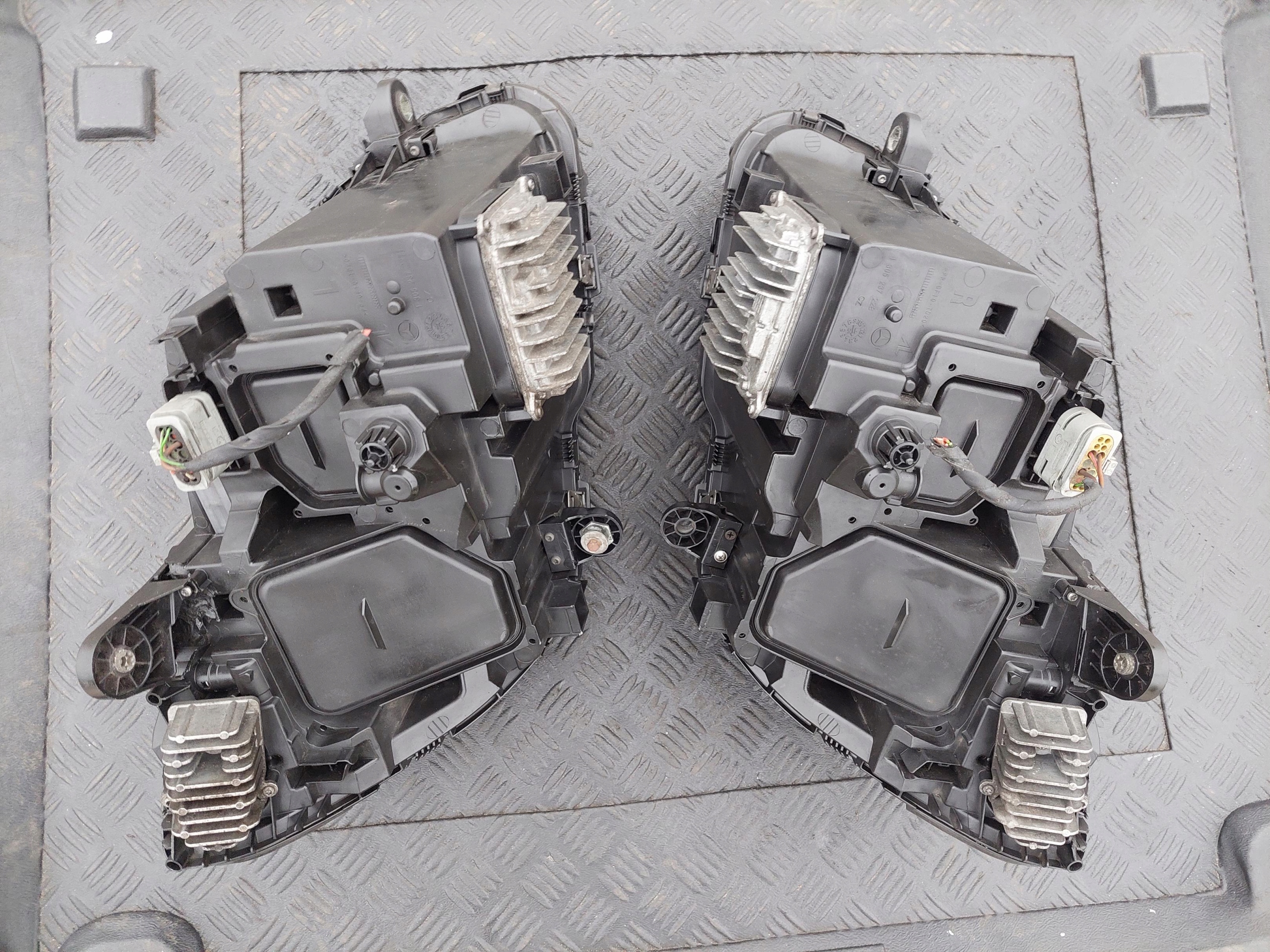 light front front left A2059062502 right A2059062602 LED MERCEDES C W205