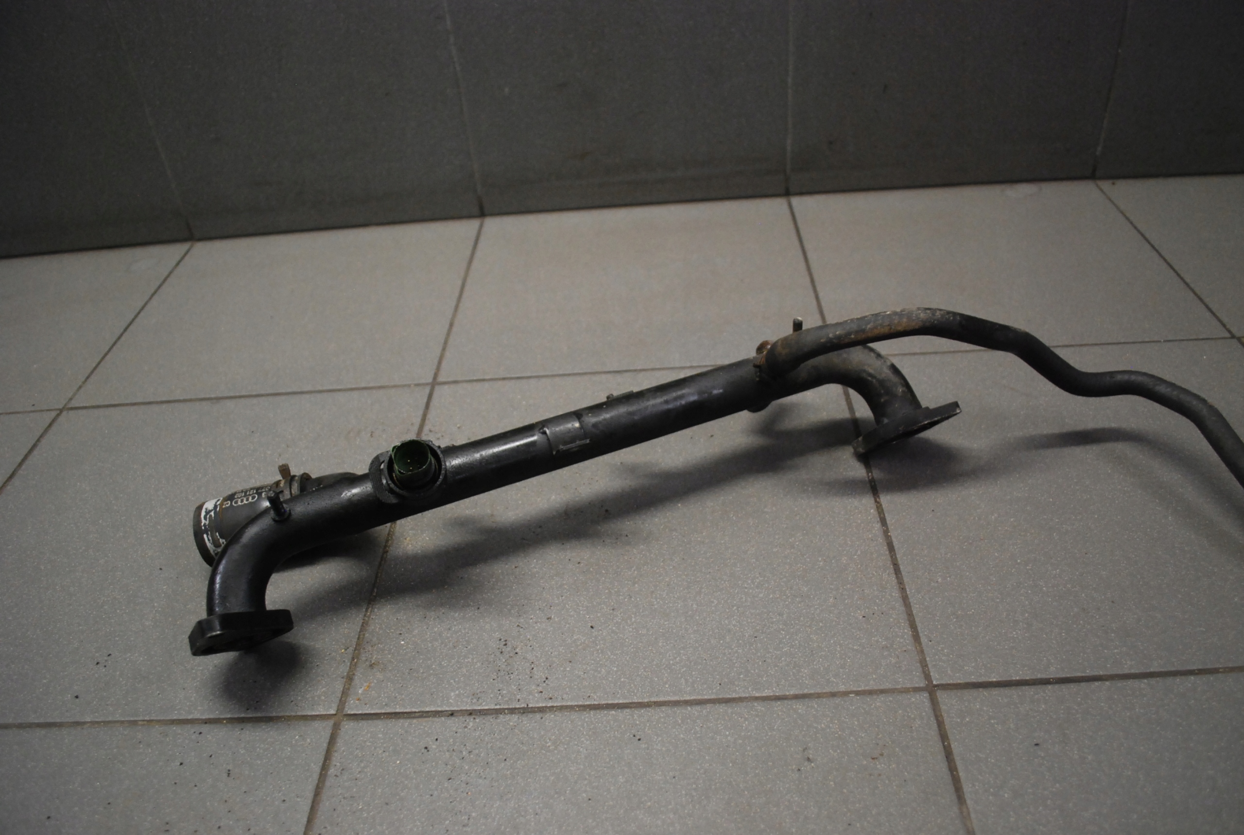 PRZEWÓD MAGISTRALA WODY AUDI A8 D2 4.2 077121071AS