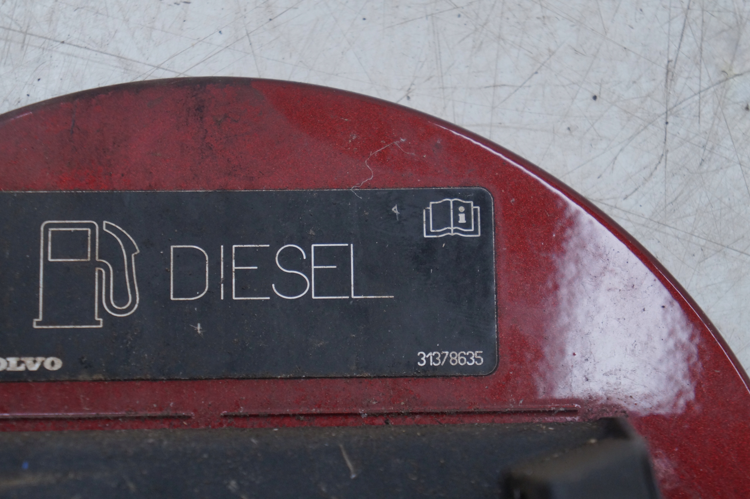 KOREK WLEWU KLAPKA PALIWA VOLVO V40 702-46 Producent części Volvo OE