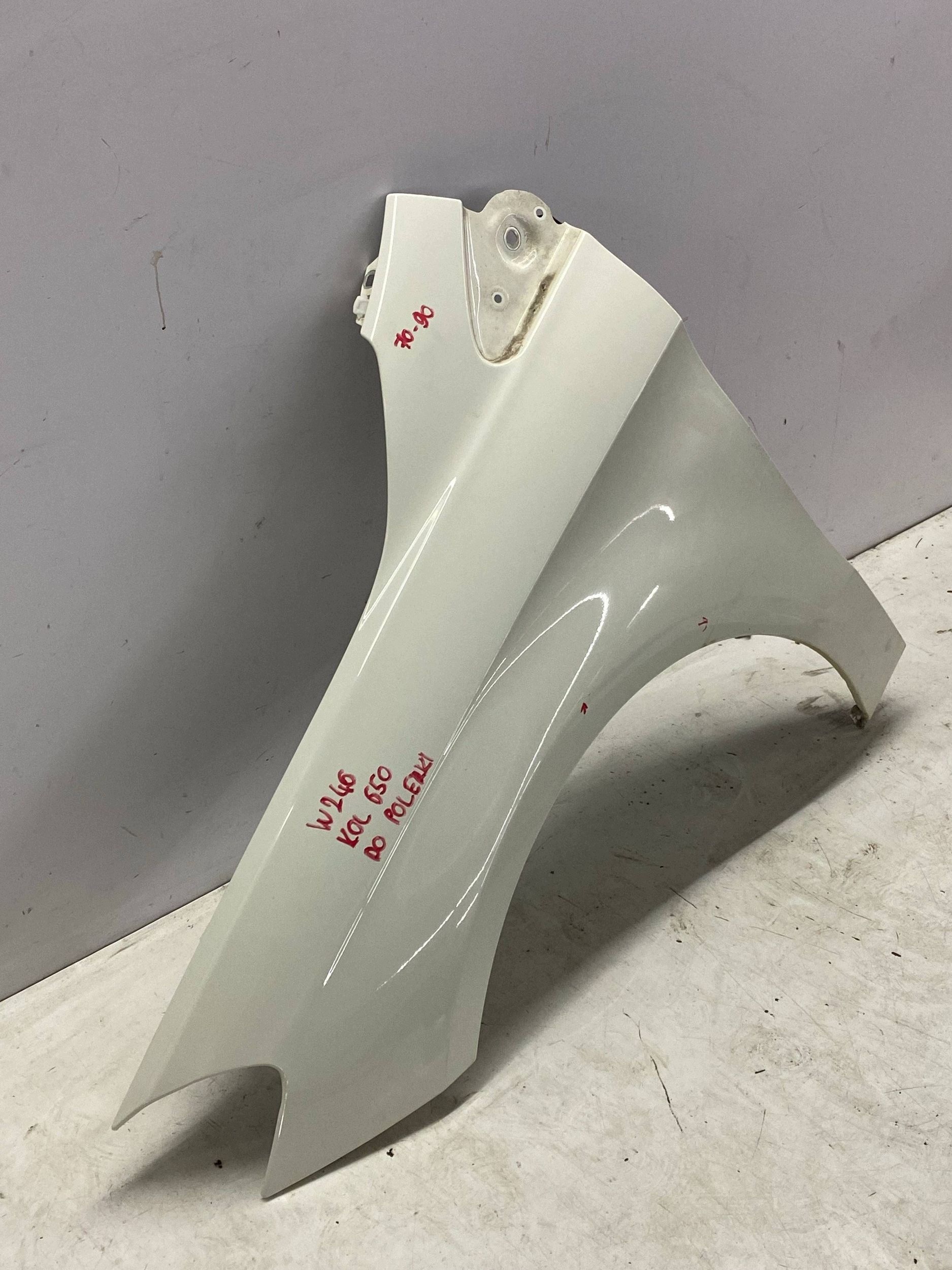 fender left front front MERCEDES B-KLASA W246 colour 650