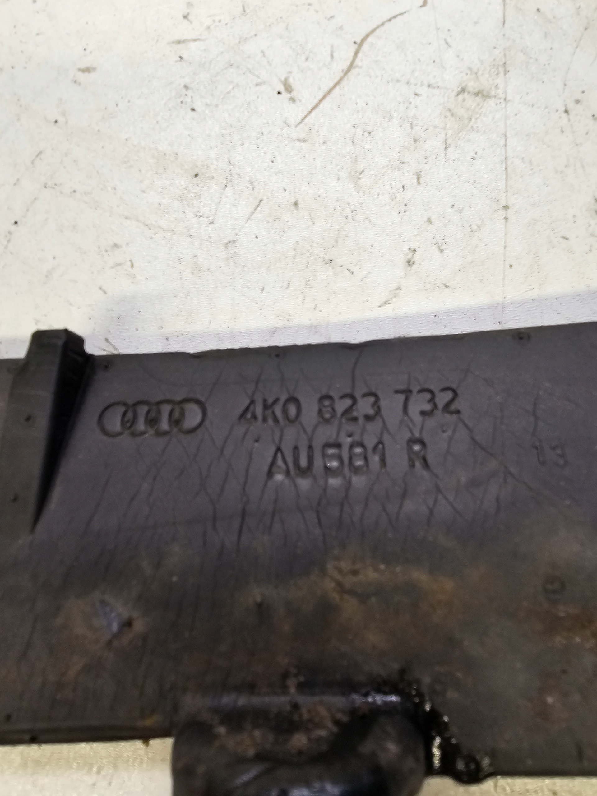 COPERTURA GREMBIALINA PIANKA PARAFANGO DESTRO AUDI A6 C8 4K0823732