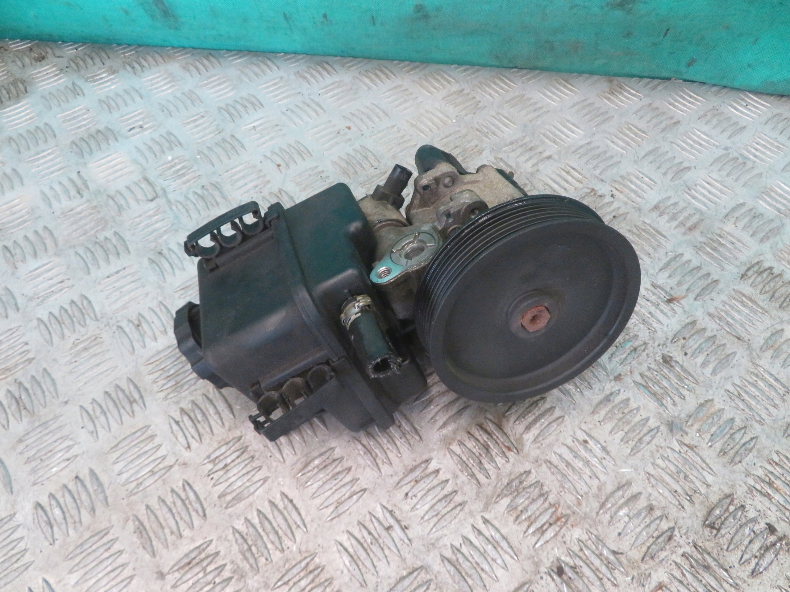 Pompa servosterzo MERCEDES W204 12R A0064662601