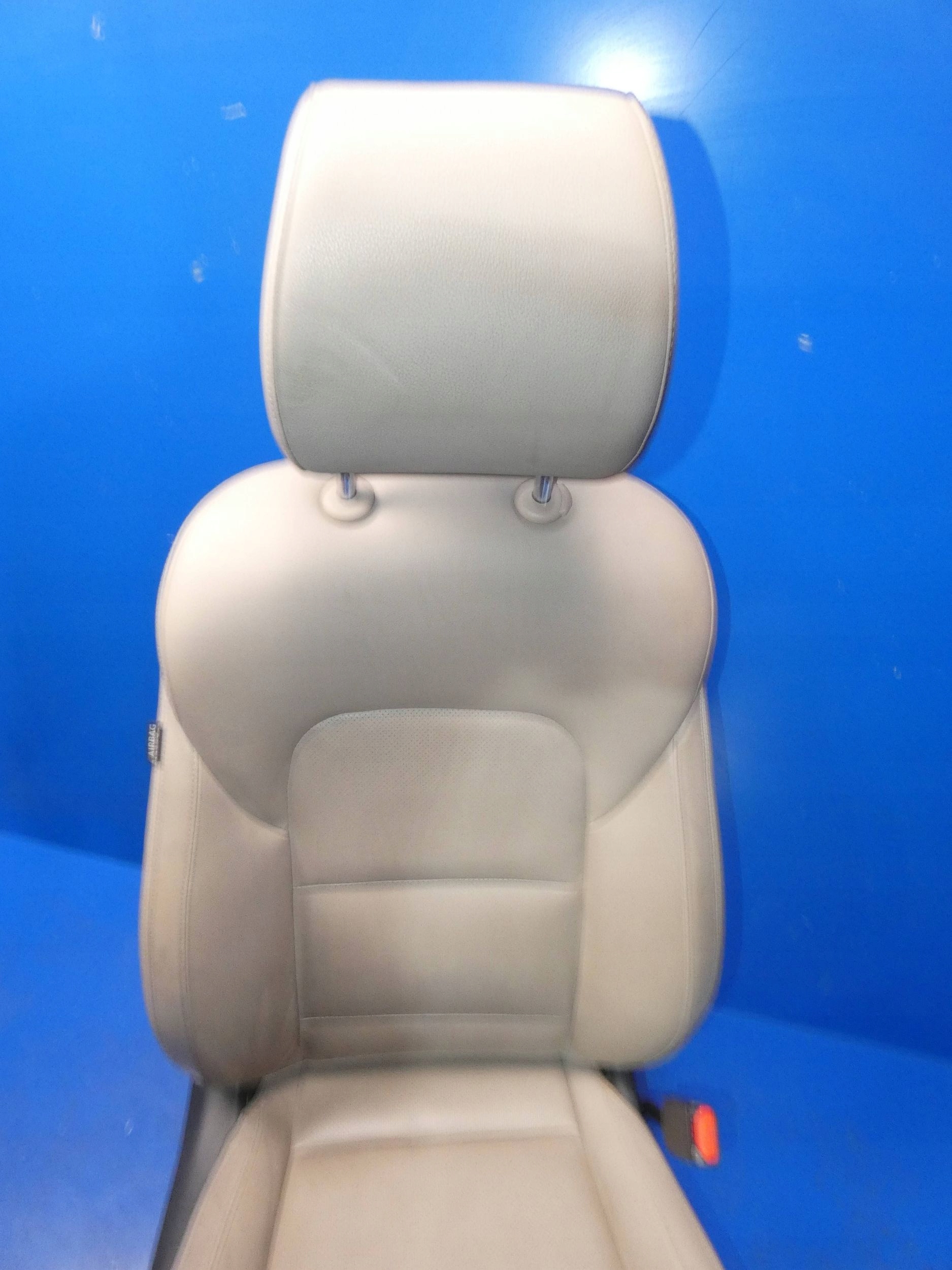 HYUNDAI TUCSON III seat right front PODGRZEWANY leather