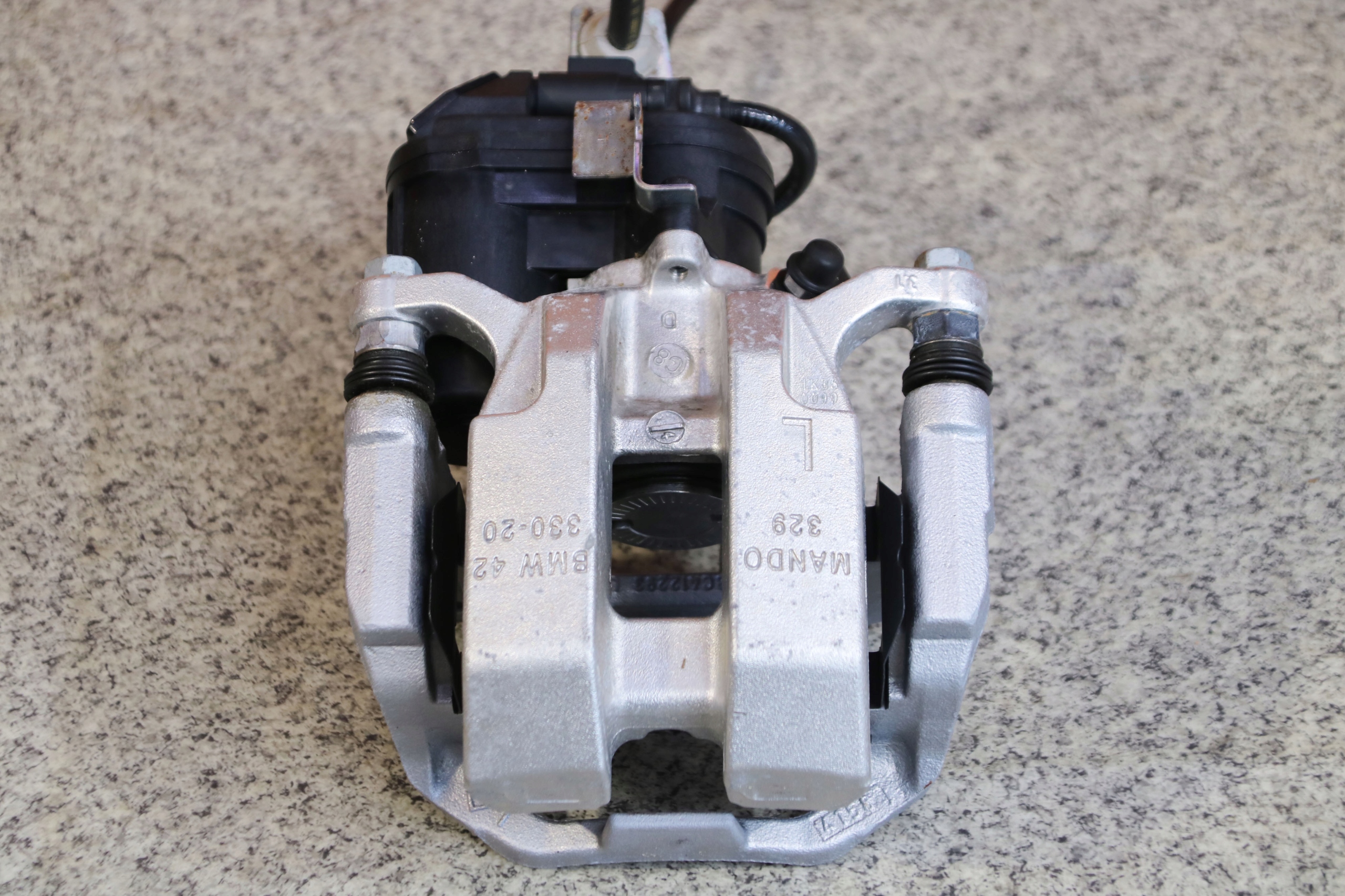 BMW G20 G21 caliper brake left rear part 42/20/330 9 km !!!