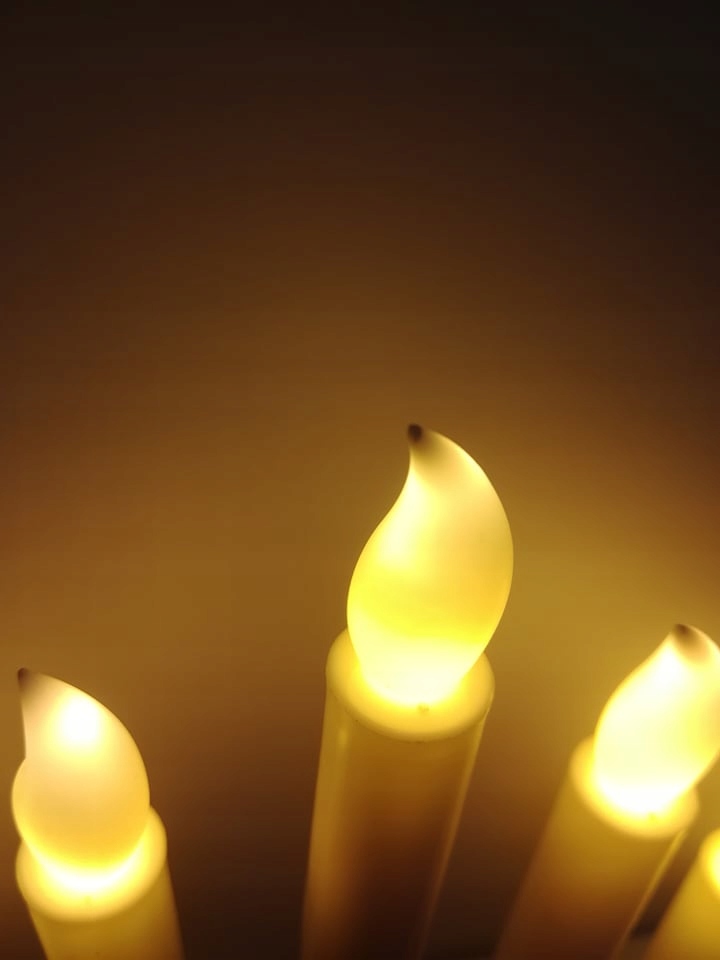 ŚWIECZNIK ŚWIĄTECZNY 7 LED ŚWIECZKA OZDOBA BOŻONARODZENIOWA Wysokość produktu 13 cm