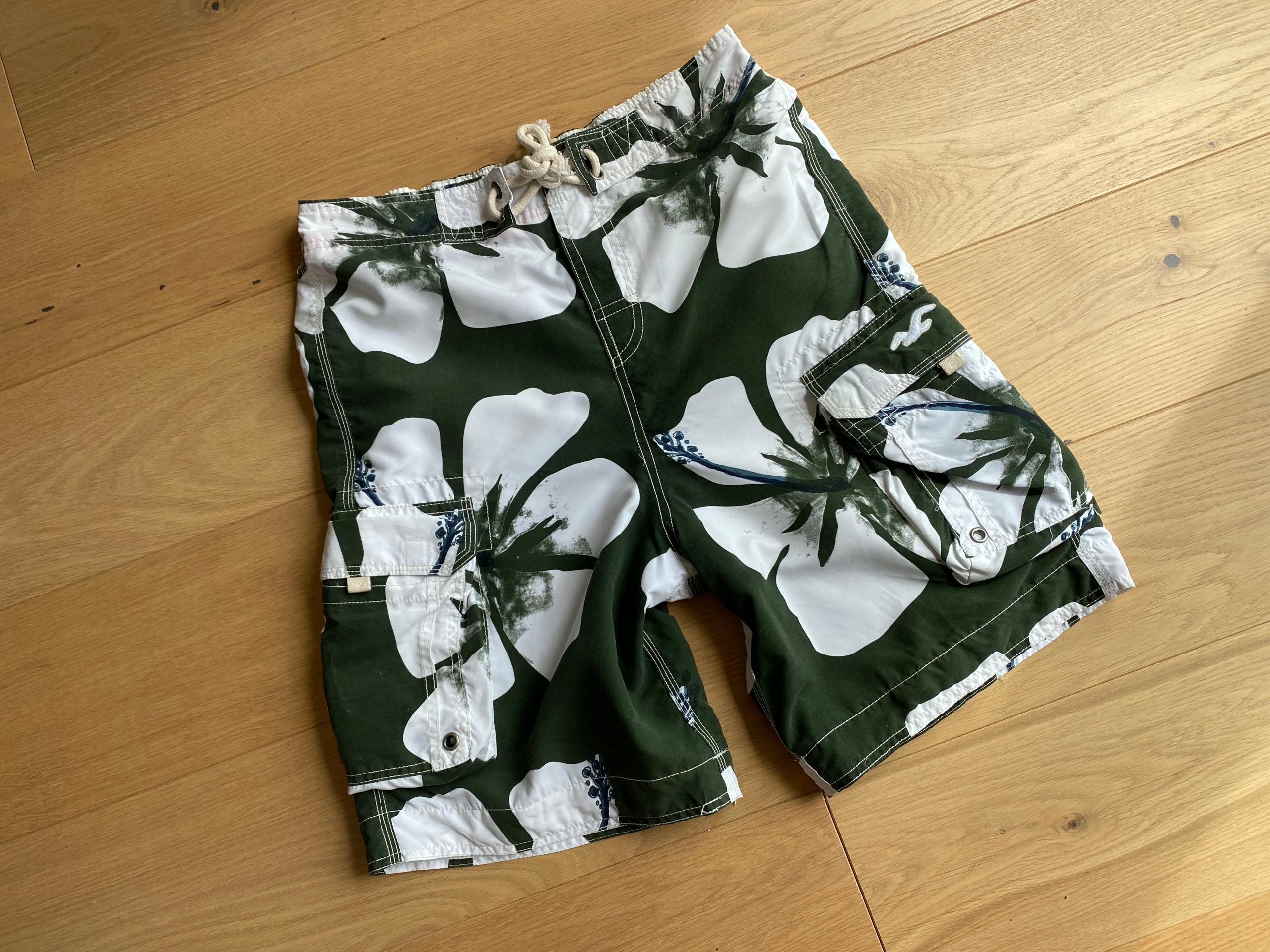 Boardshorty HOLLISTER L / zielono białe / 7450 Kod producenta 11