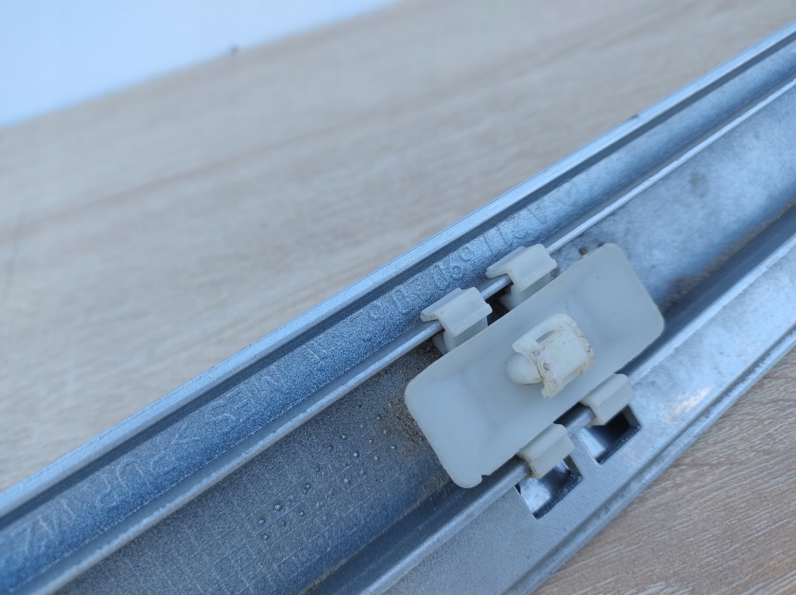MERCEDES E-KLASA W211 moulding door right front