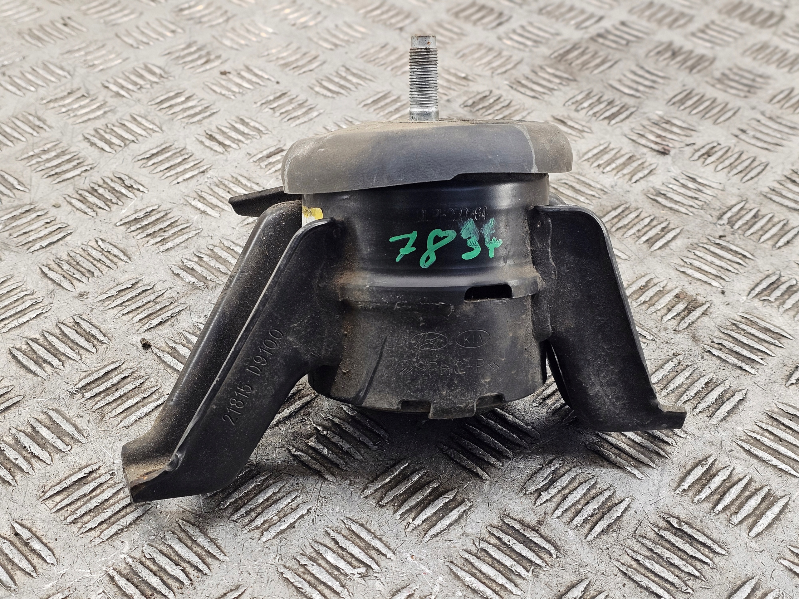 Kia OE 21815-D9100 holder engine mount
