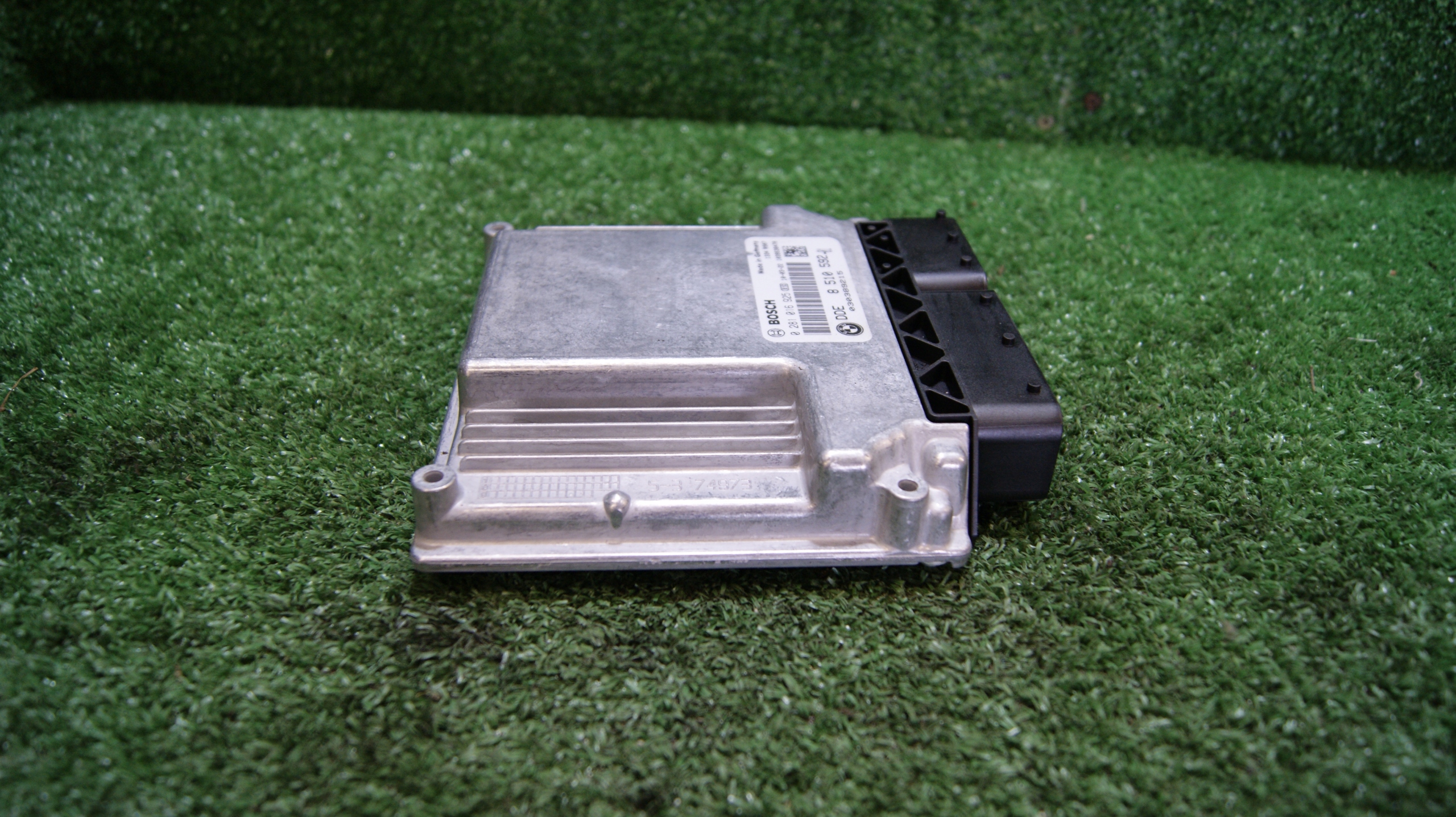 computer of the engine control unit BMW E88 0281016925 8510592-01