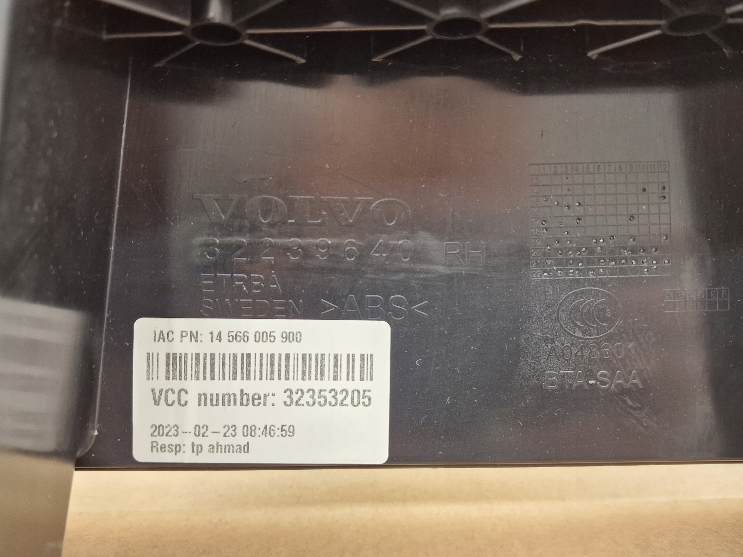 console right of the floor boot VOLVO XC90 II