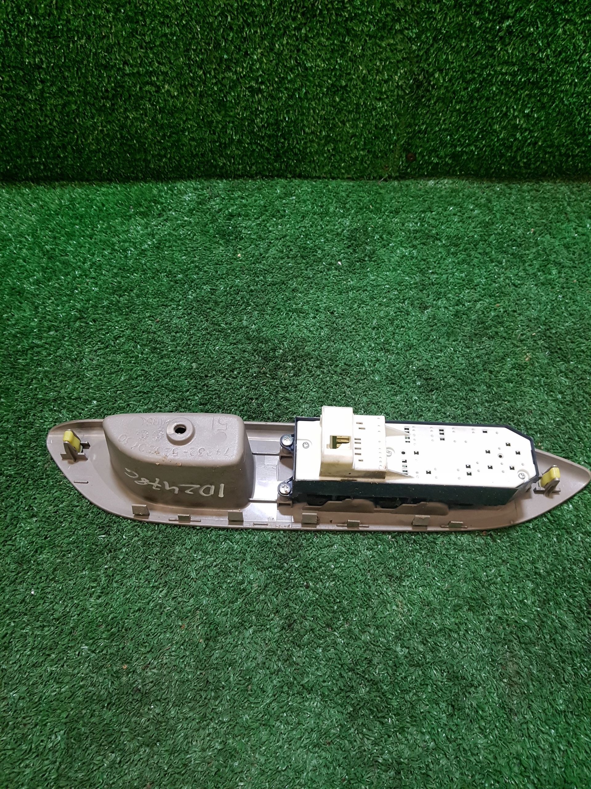control panel of the window driver´s TOYOTA YARIS 2 74232-52520