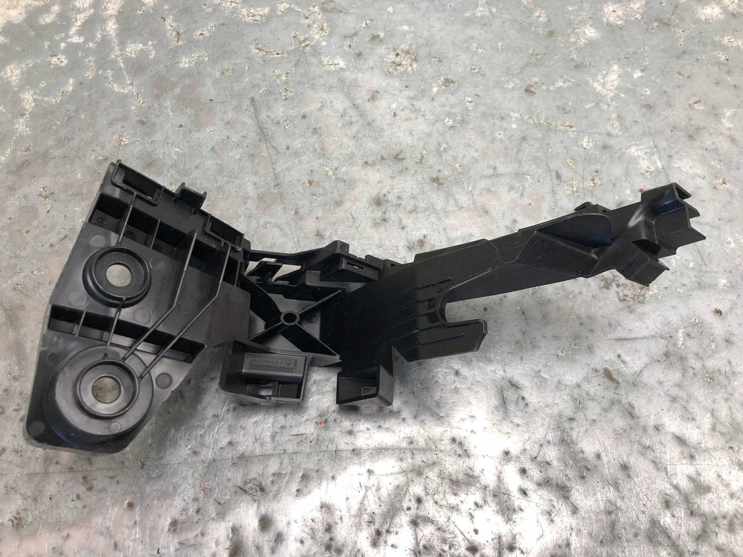 bumper bracket left rear part VW GOLF VIII HB 5H6807393F