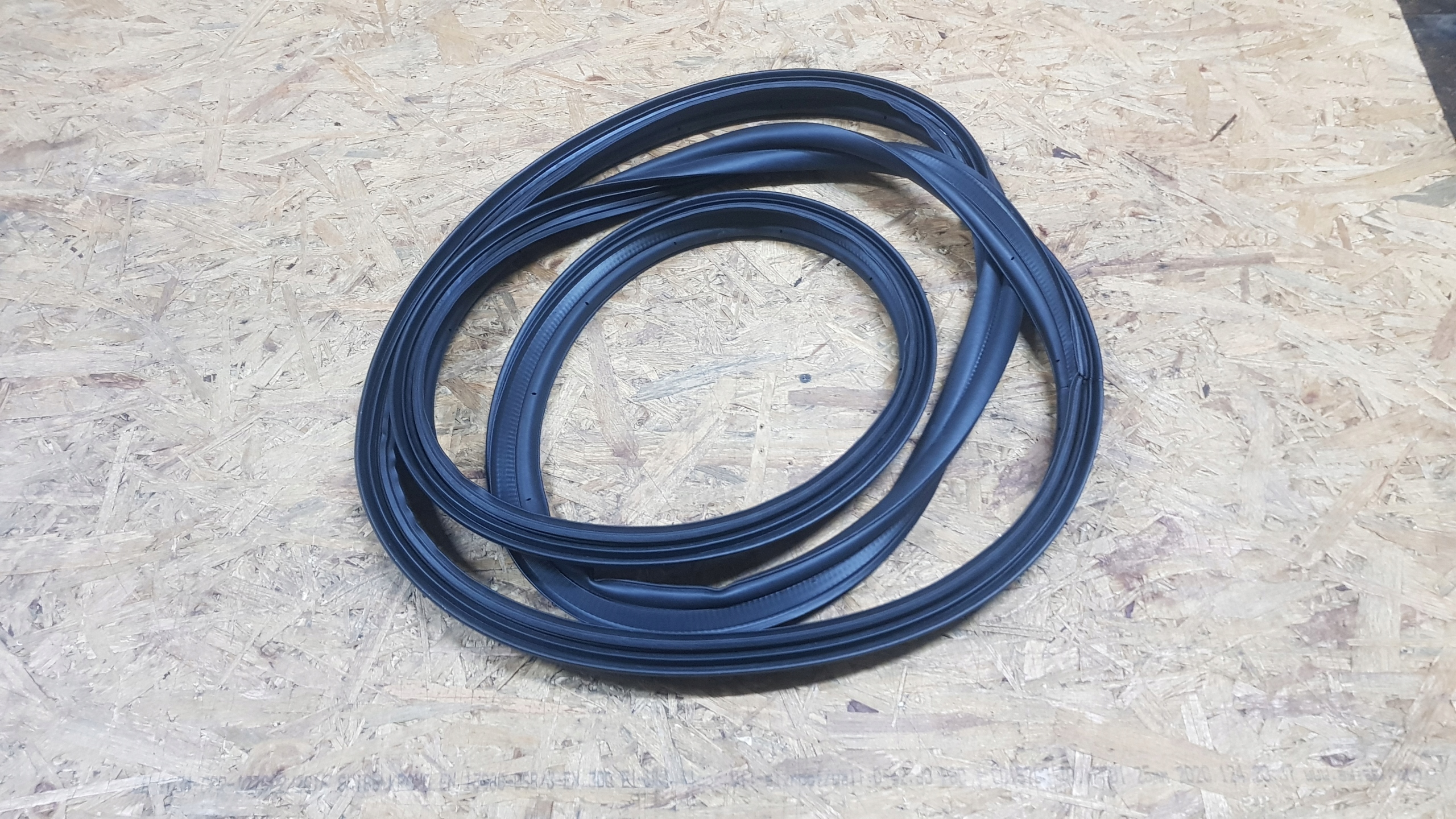 5623857144589896 - KIA SORENTO 4 IV 20R-->R прокладка двери багажного отсека