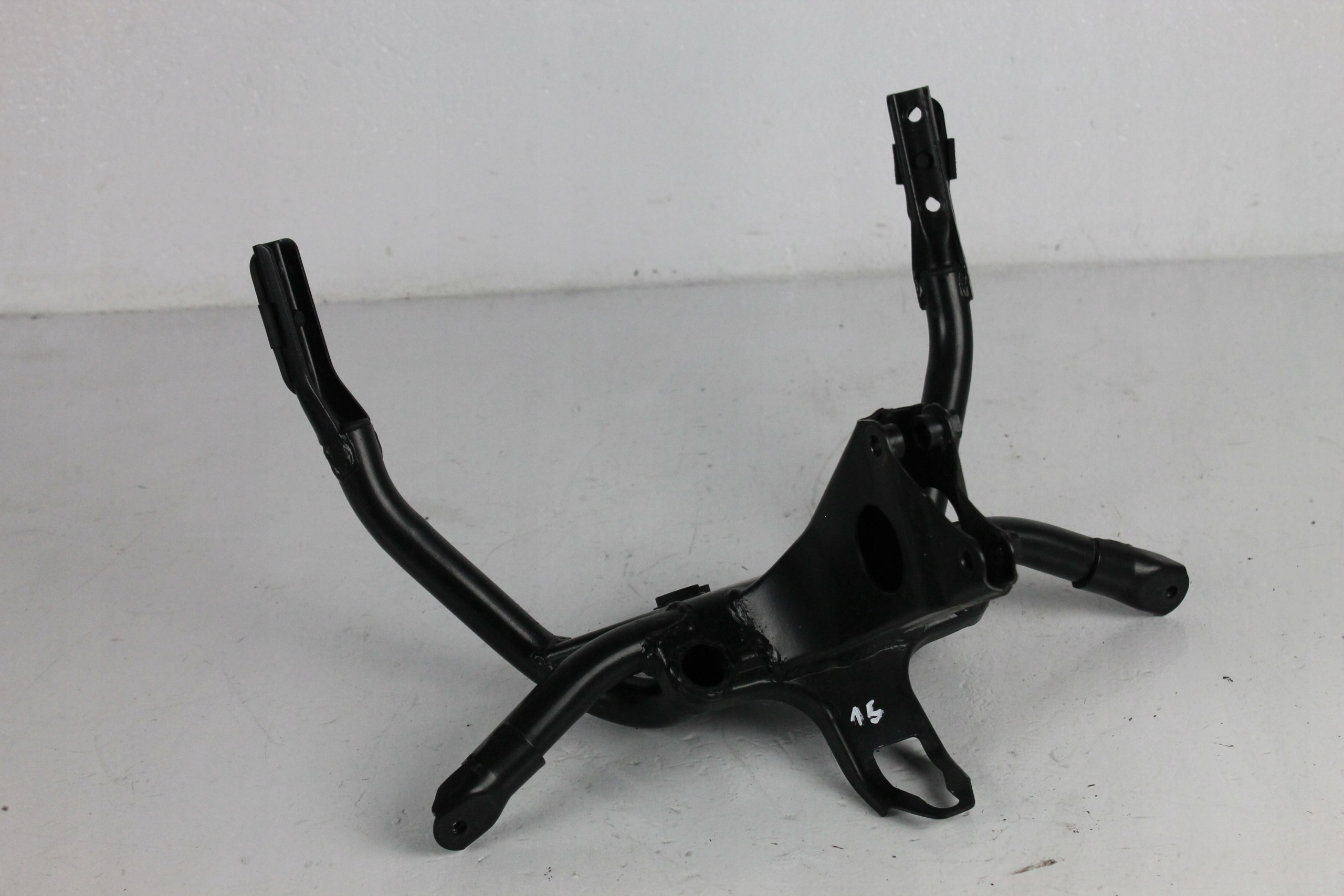 TRIUMPH SPRINT 955I RS STELAŻ PRZÓD CZASZY CZACHY