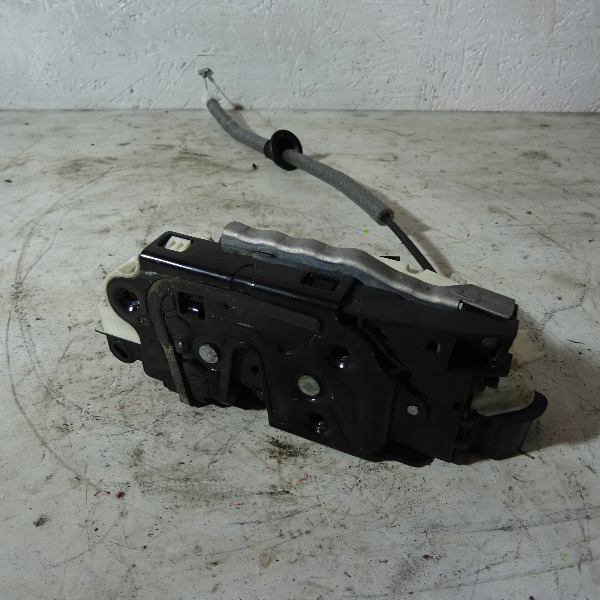 SKODA RAPID lock door right front 5E1837016
