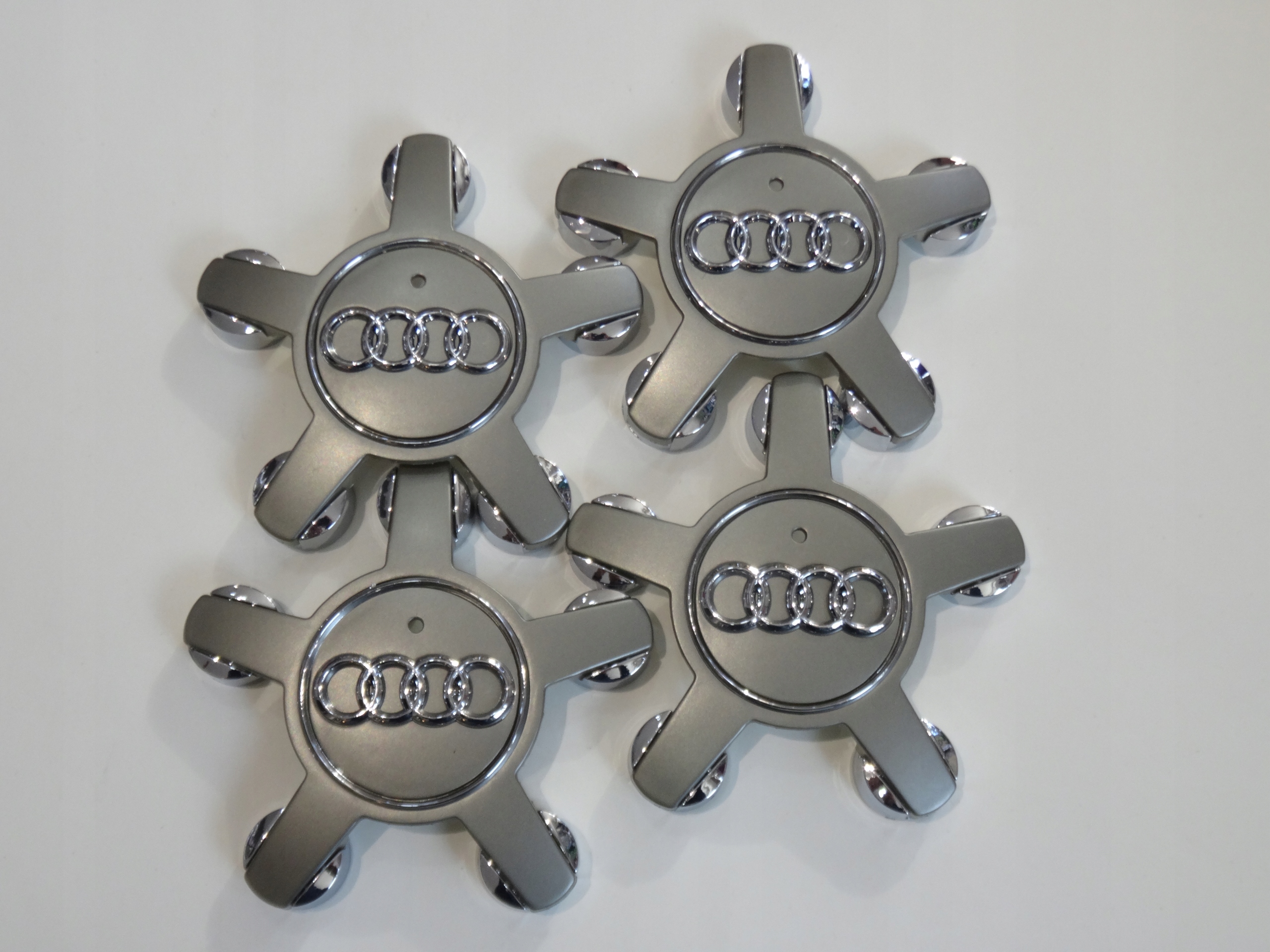 

4x Dekielki dekle pająki Audi 135 mm 4F0601165N sz