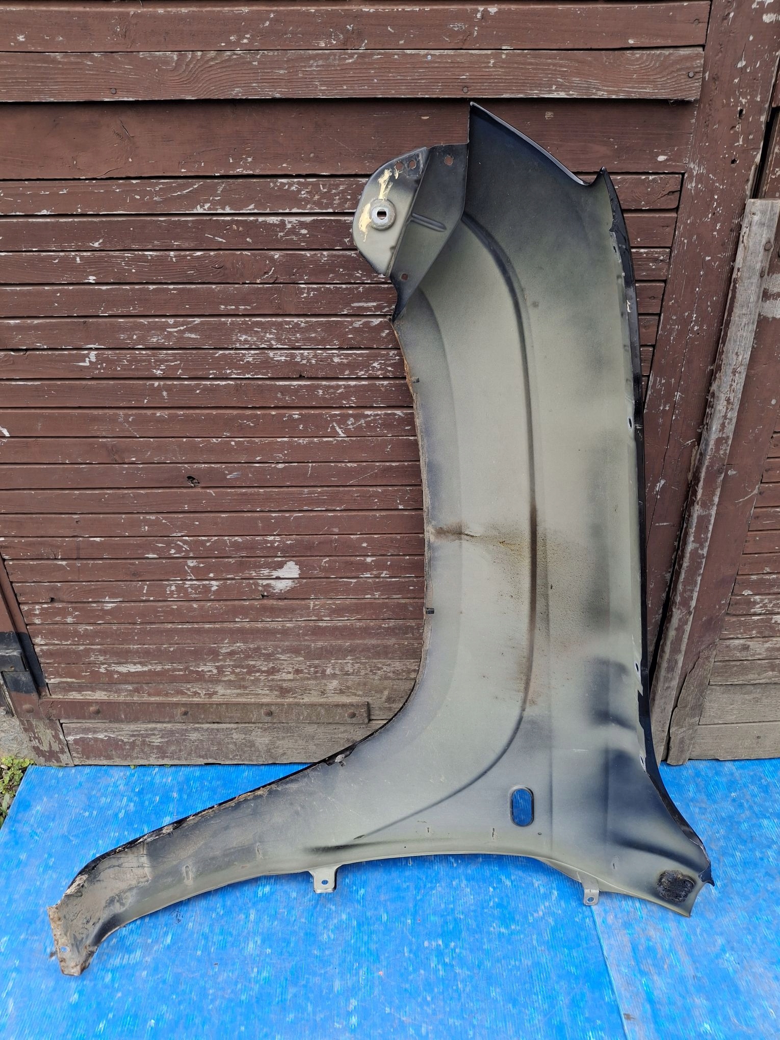 fender front right VW AMAROK and 2H 2009R->
