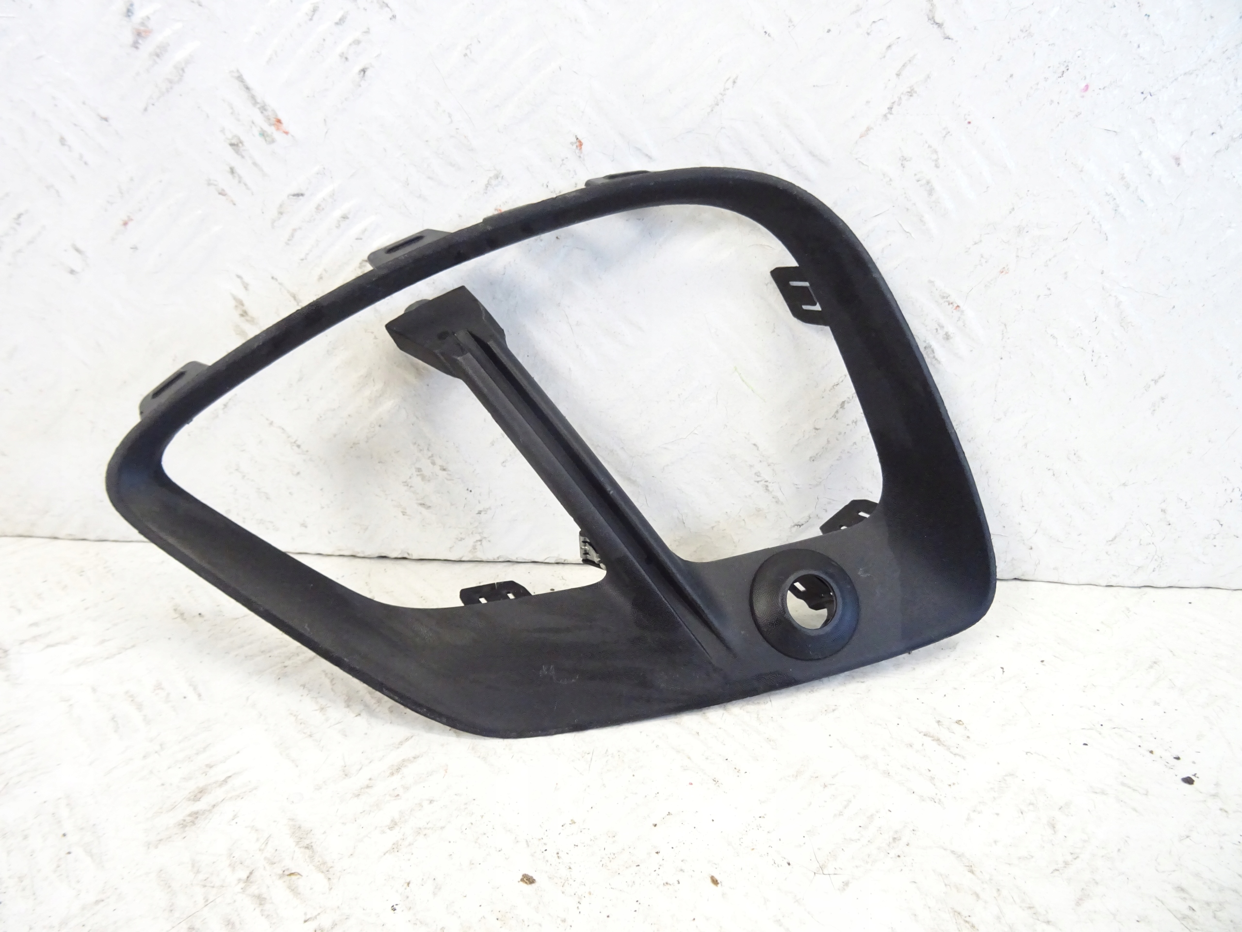 grid of a bumper front right RENAULT CAPTUR II 261A24097R