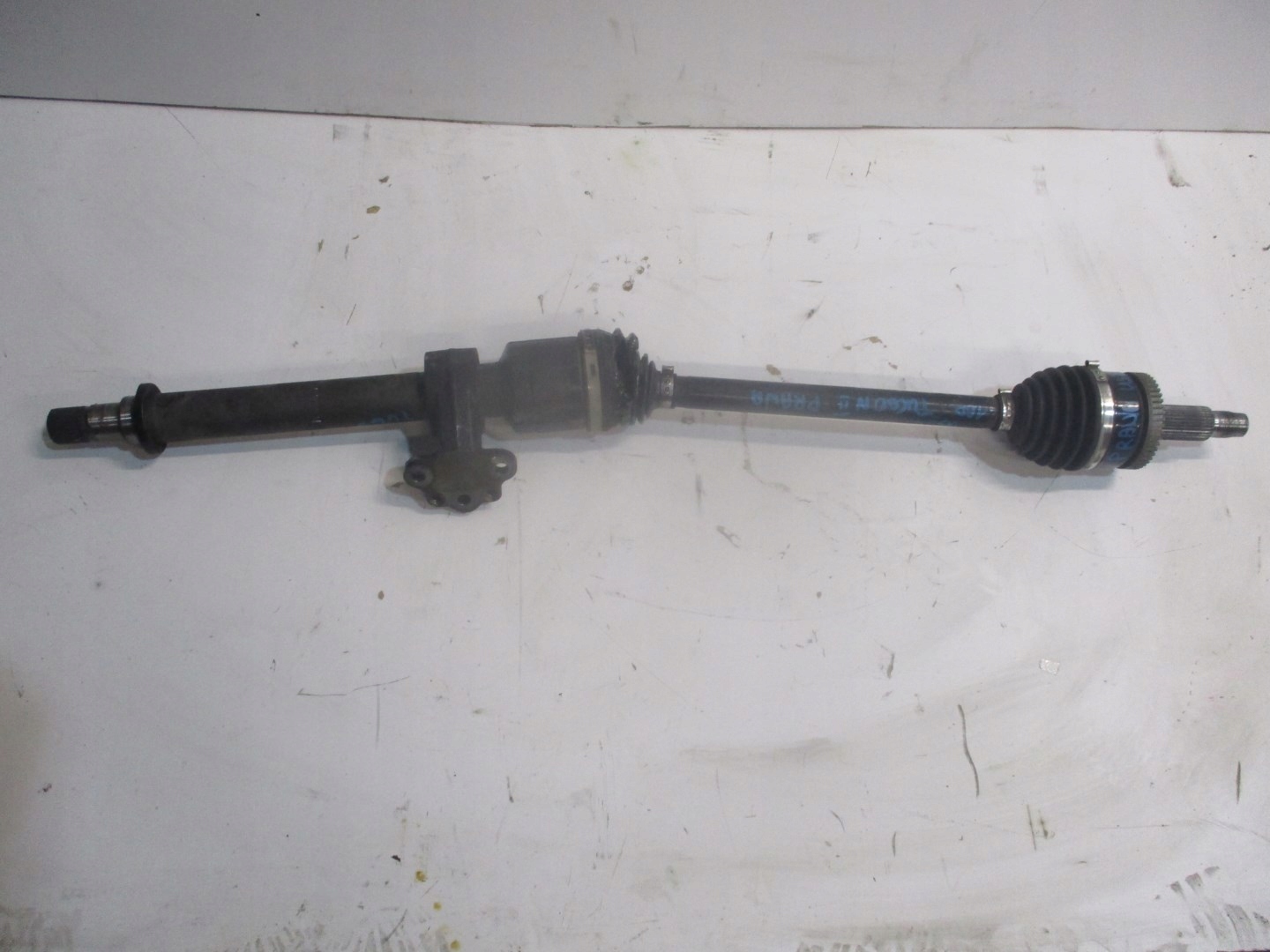 Піввісь HYUNDAI Tucson II правий