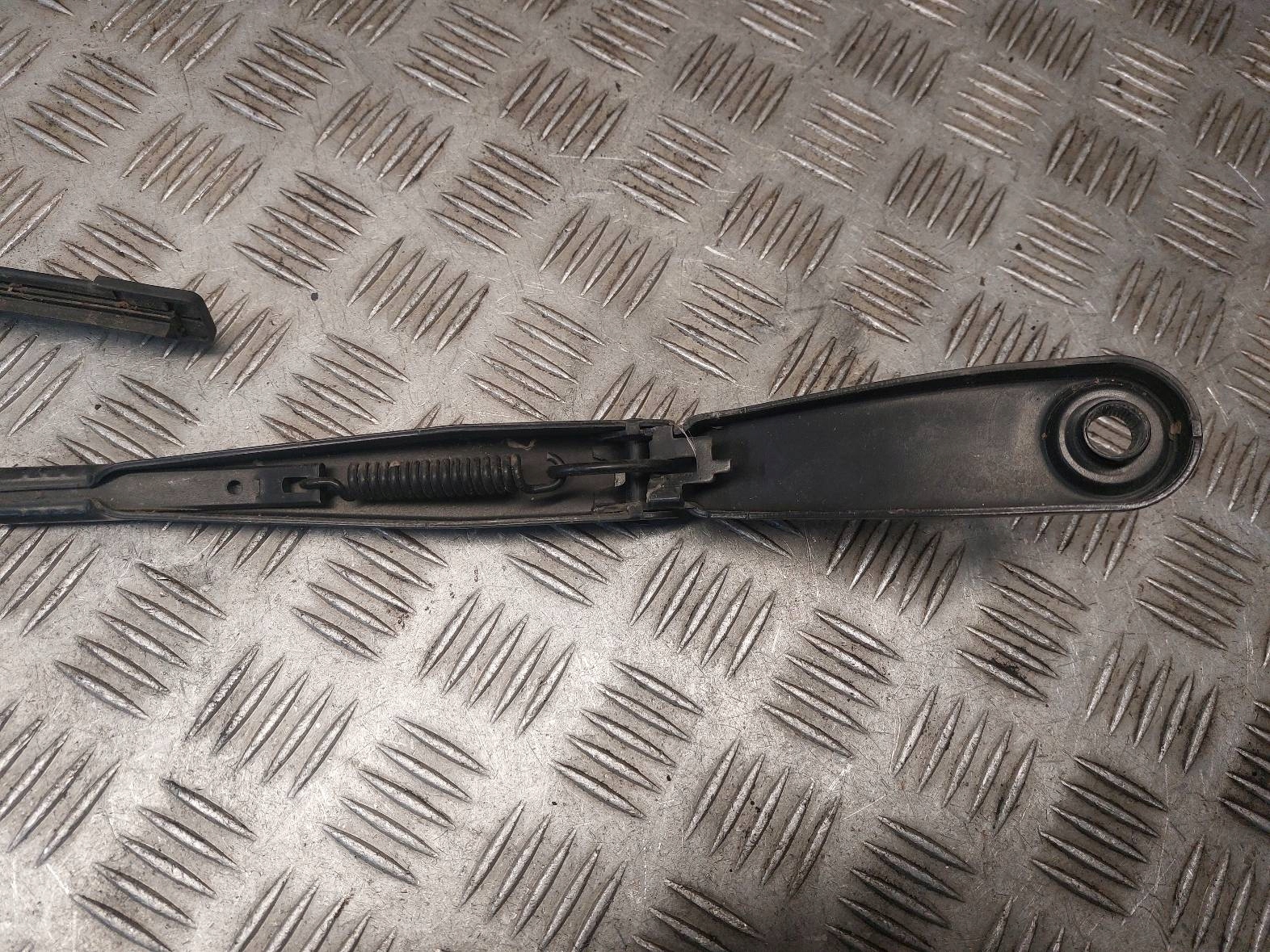 wiper arm left + right front VOLVO XC60 and 30753525 30753526