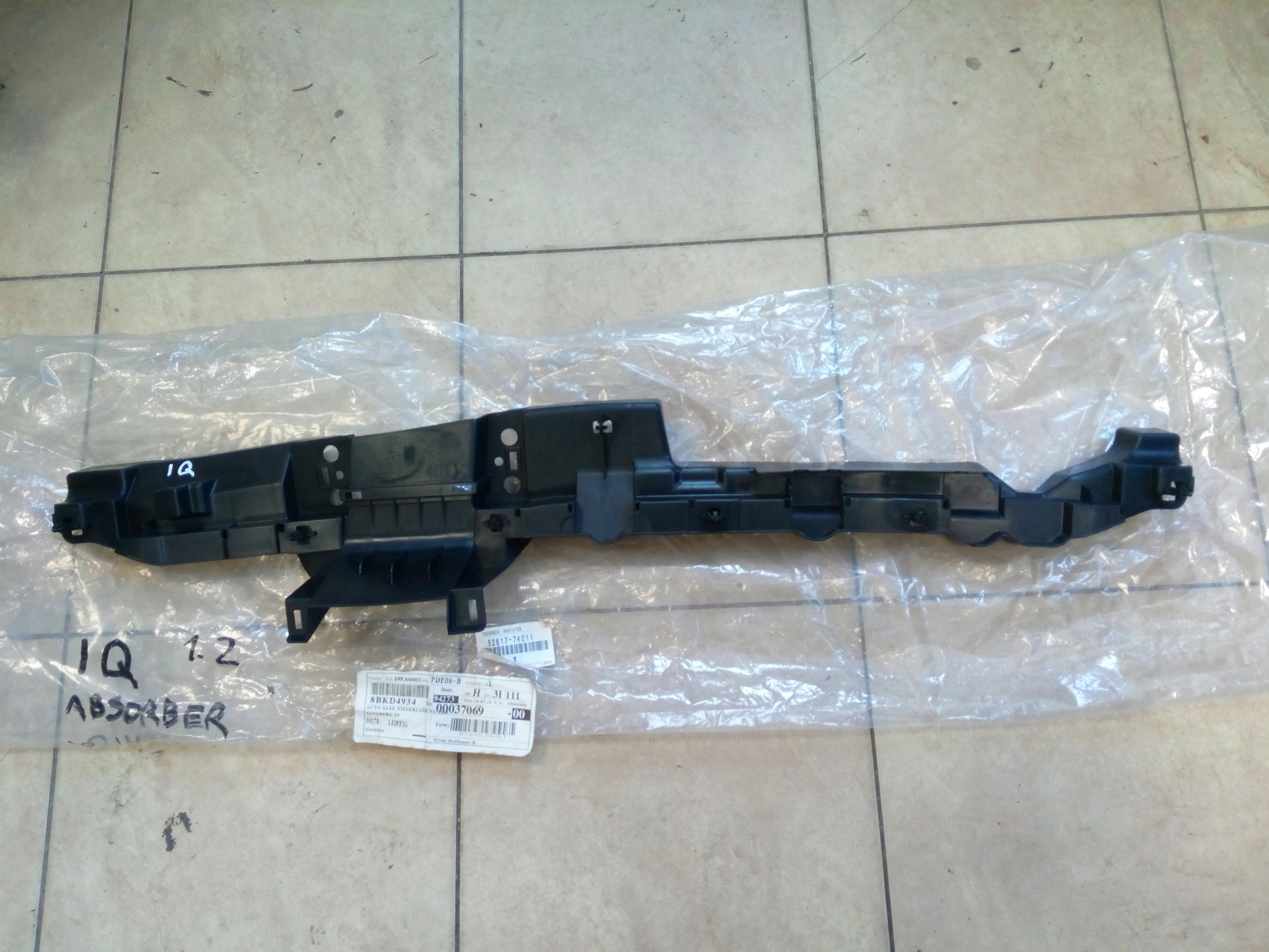 52617-74011 - АМОРТИЗАТОР БАМПЕРА TOYOTA IQ НОВИЙ ОРИГ.*